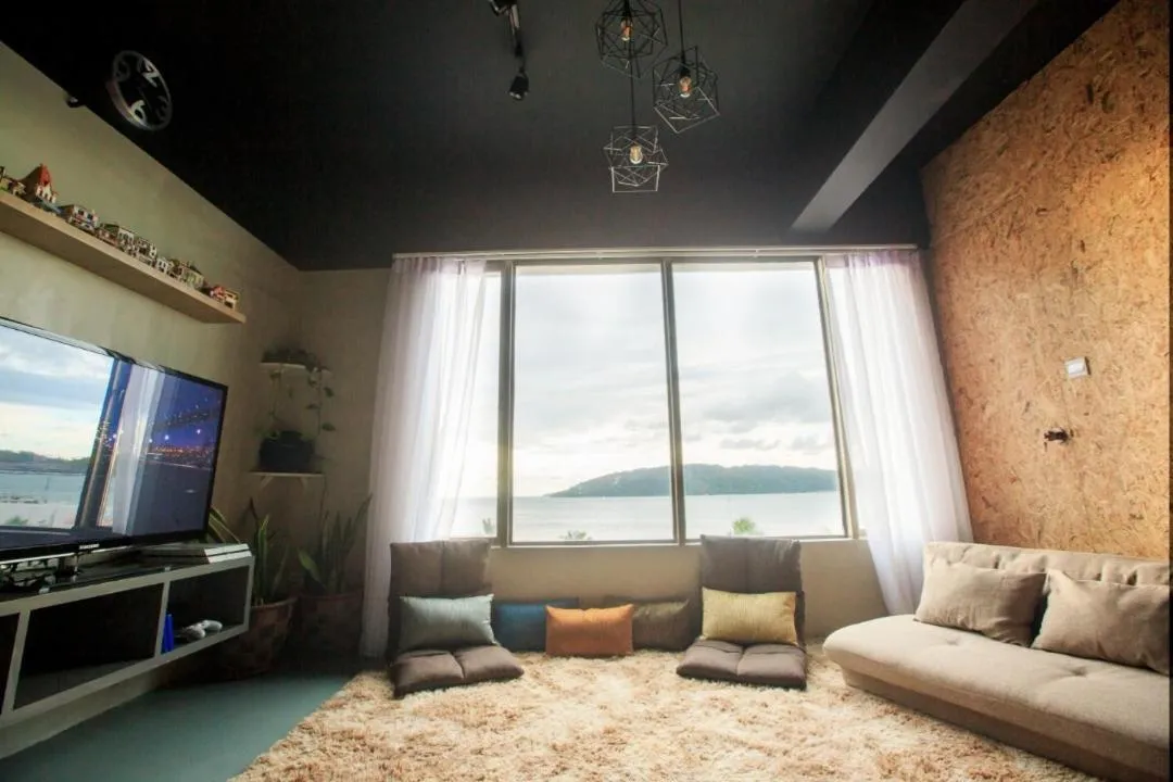 Living room in Homy Seafront Hostel