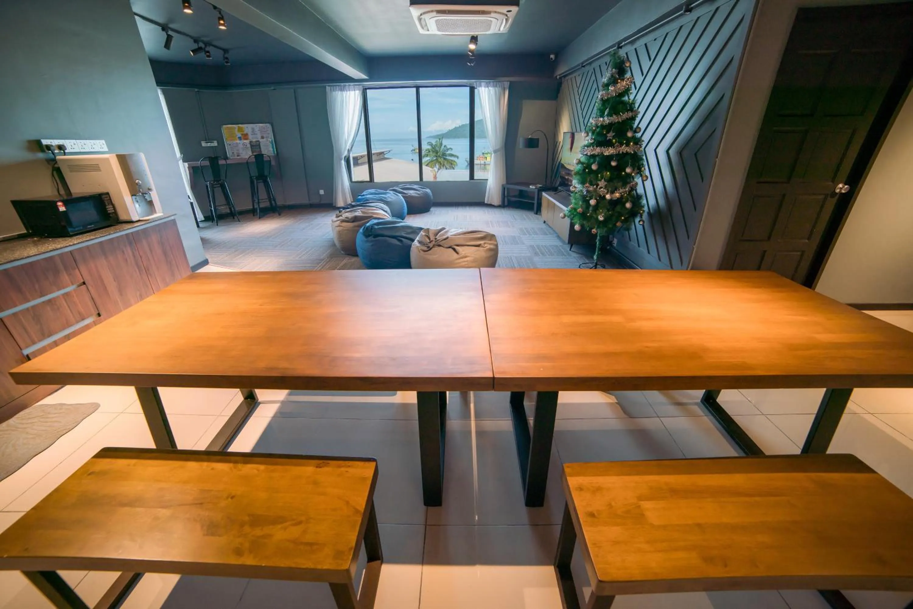 Homy Seafront Hostel