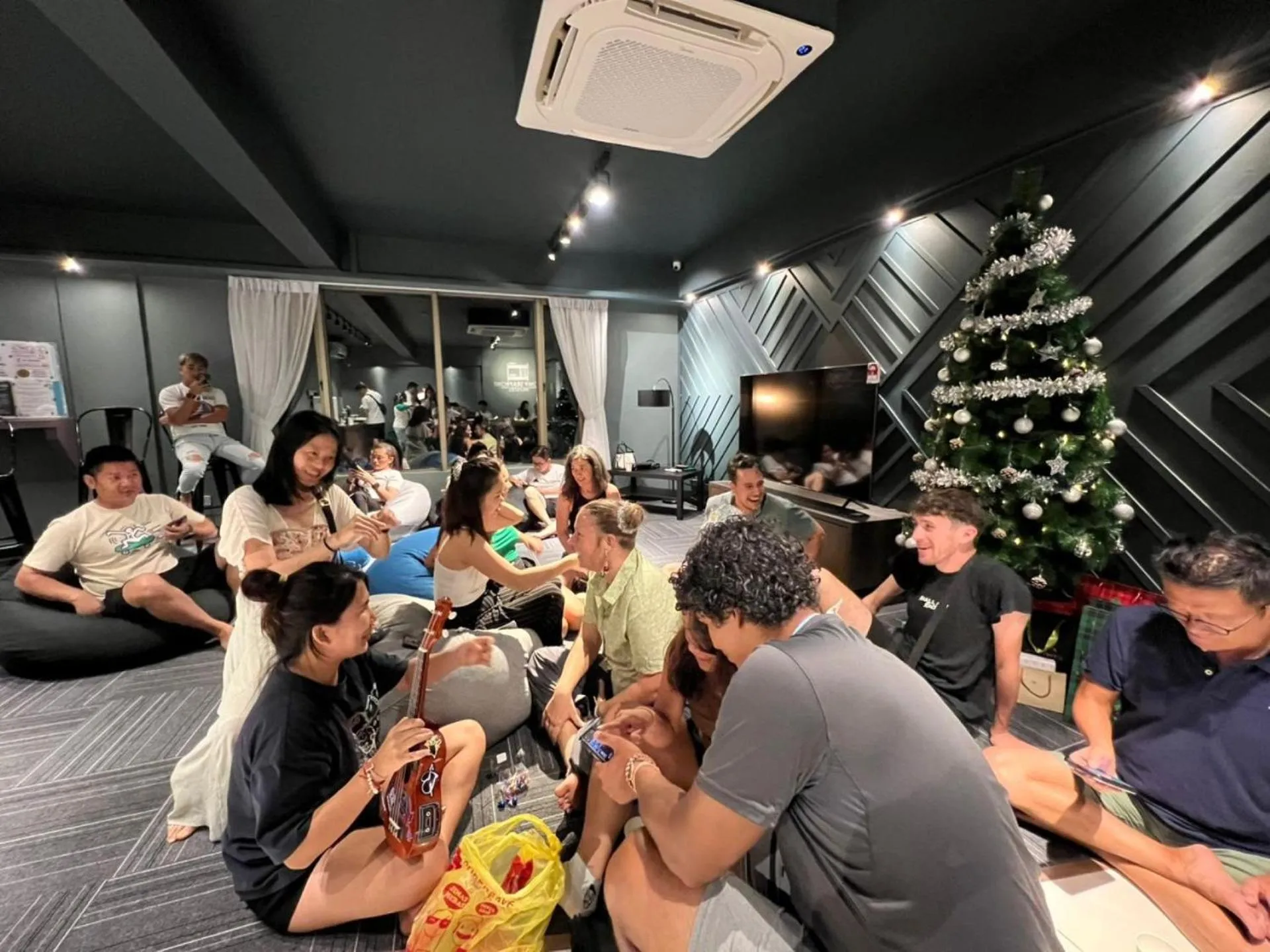 Homy Seafront Hostel