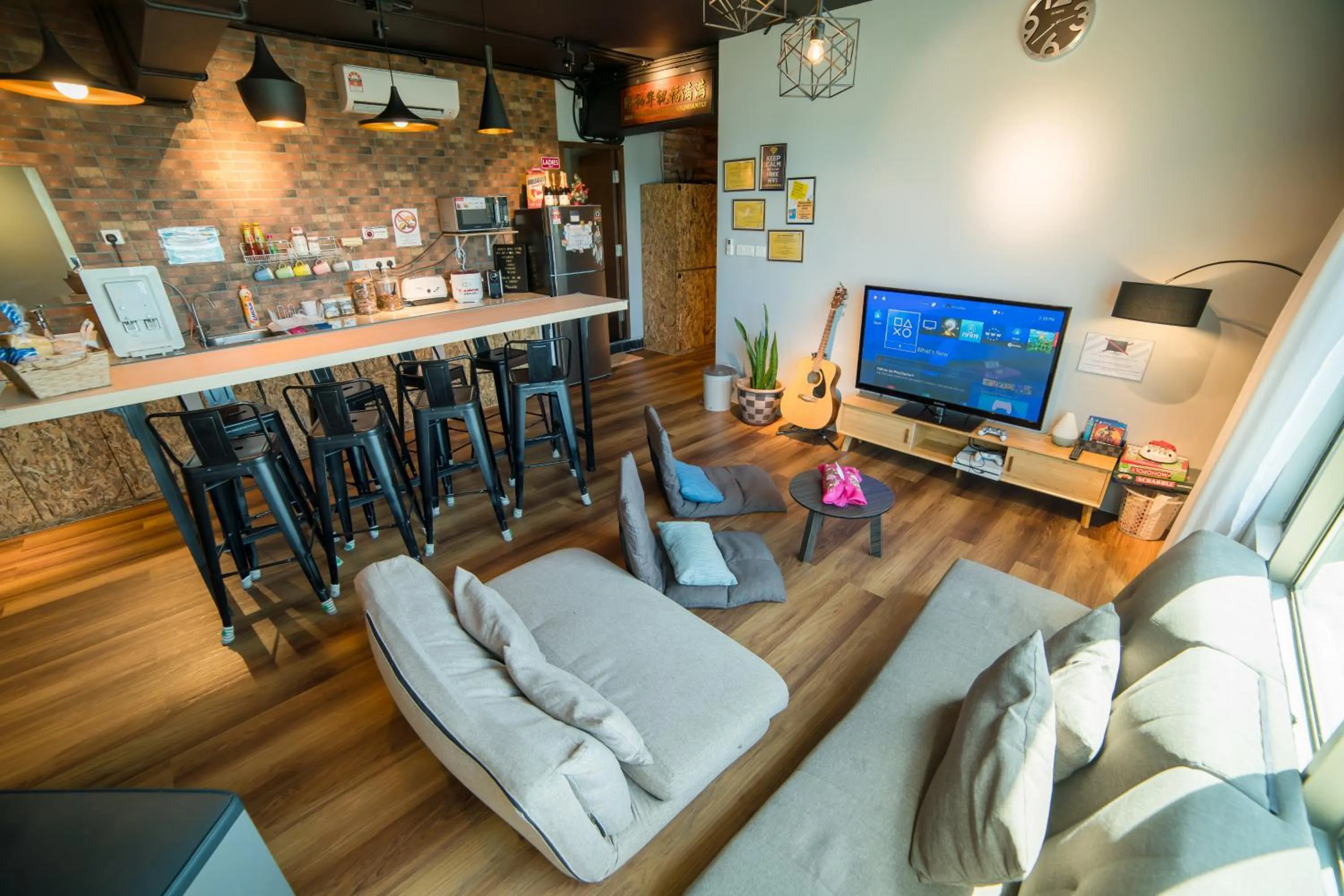 Homy Seafront Hostel