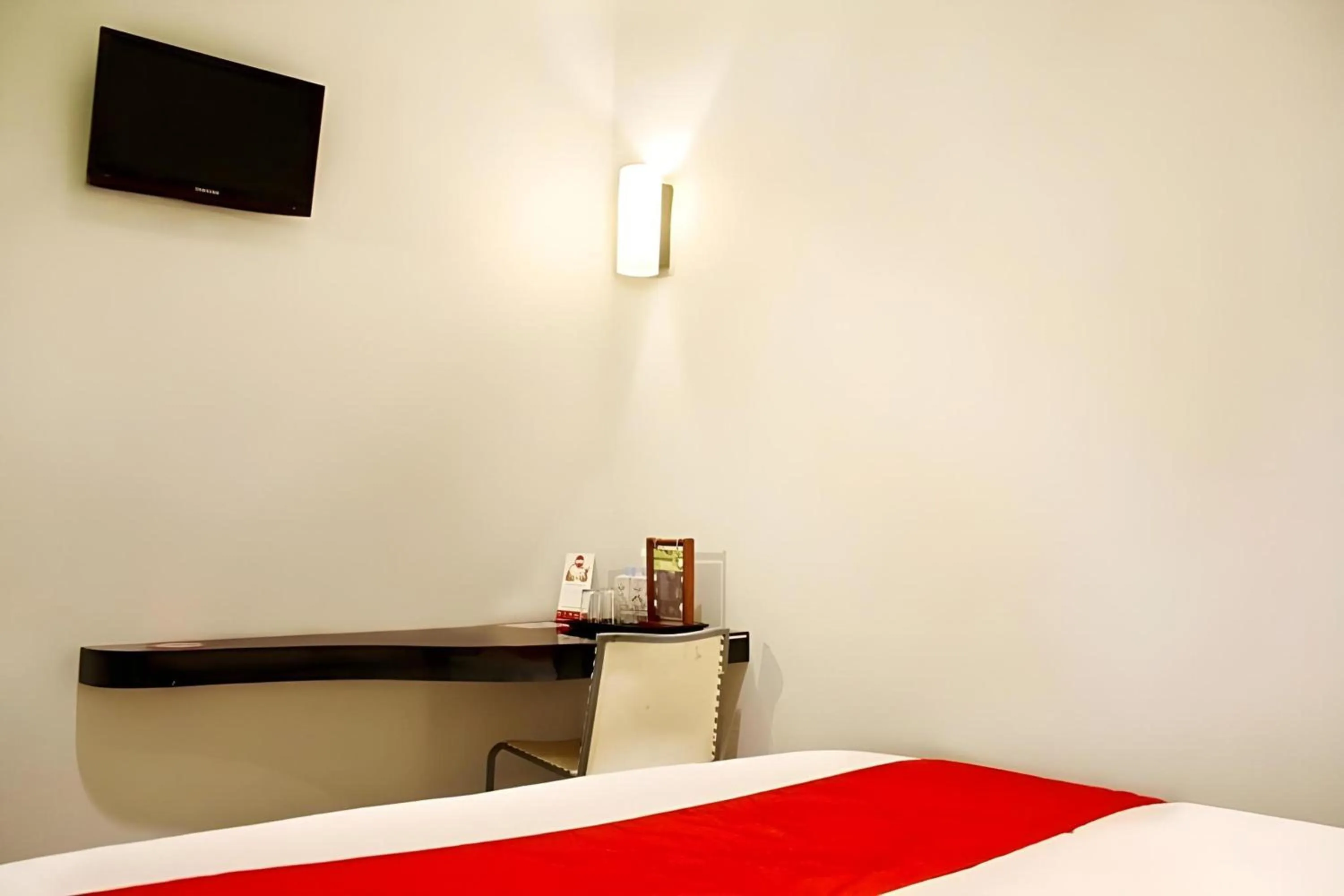 Photo of the whole room in Collection O Manggis Inn