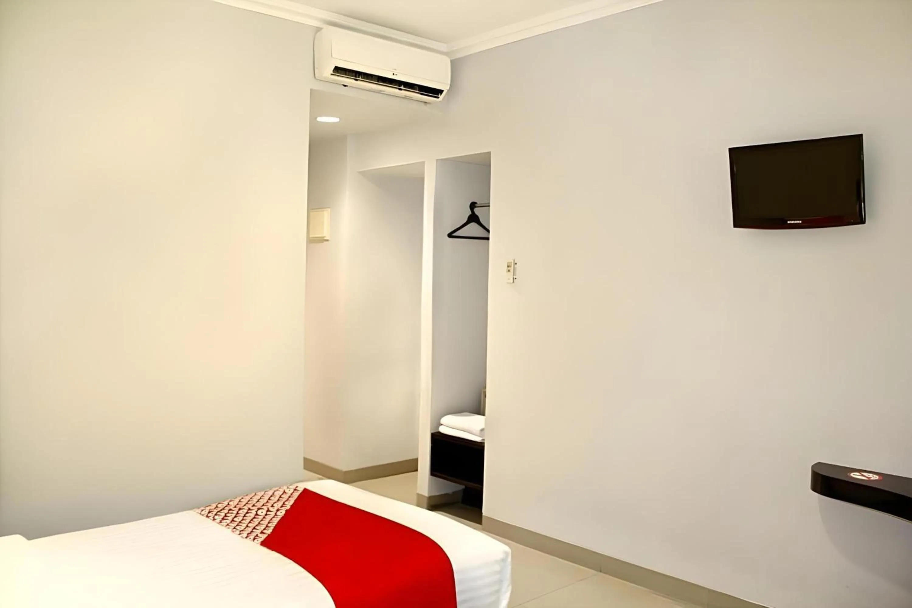 Photo of the whole room in Collection O Manggis Inn