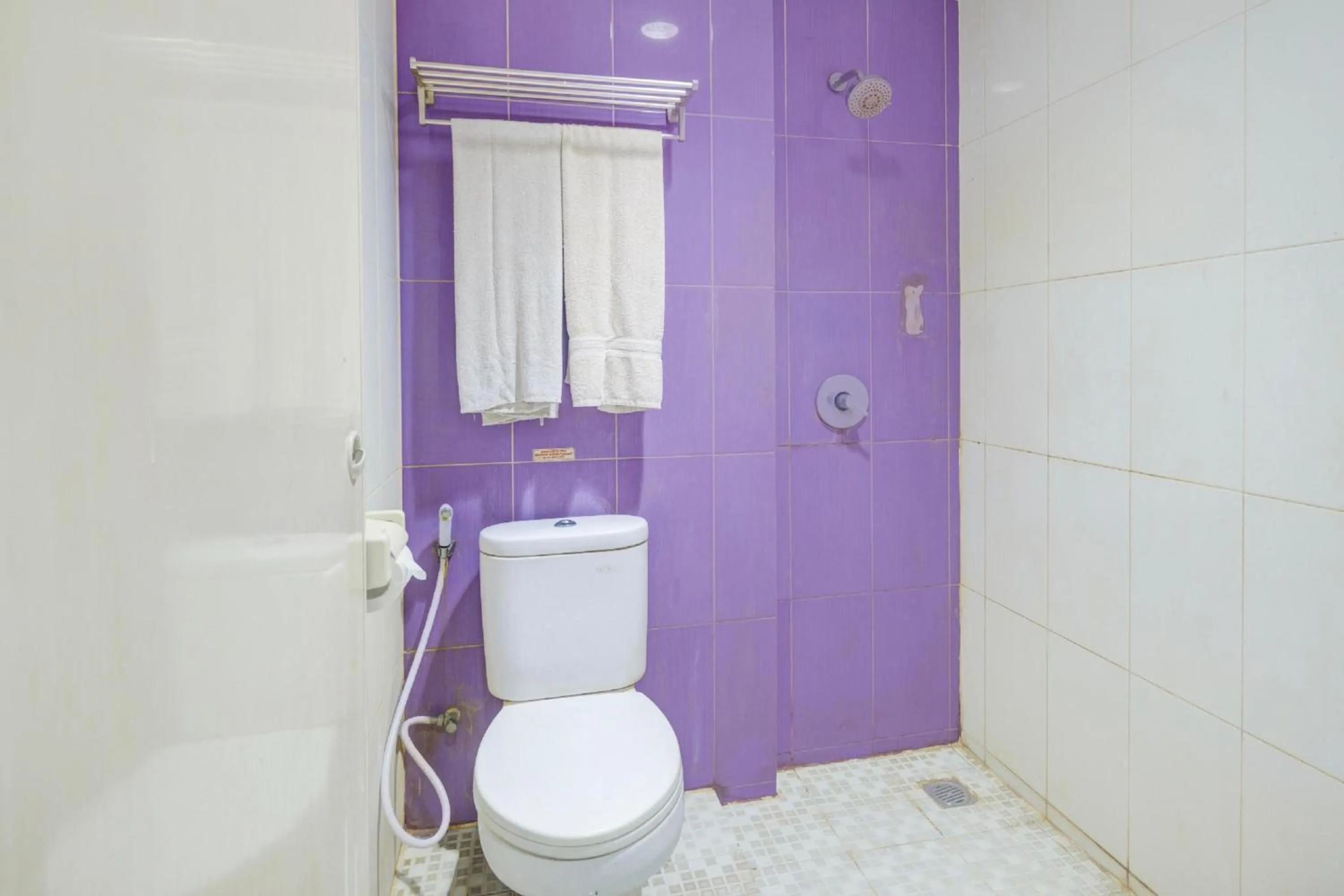 Bathroom in Collection O Manggis Inn