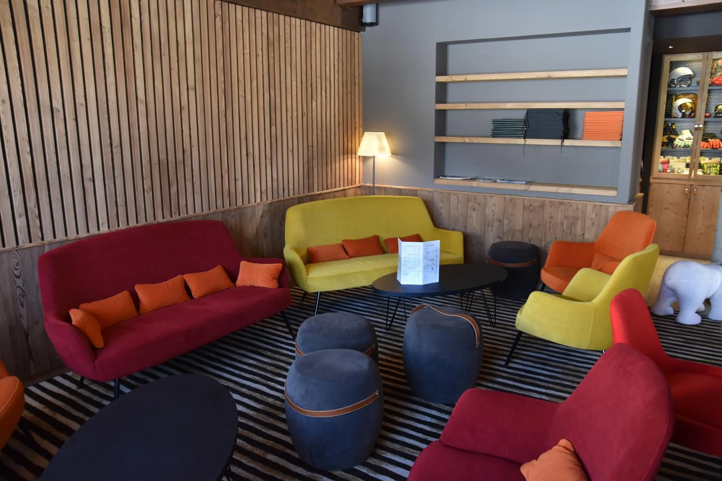 Communal lounge/ TV room in Hôtel LAPIAZ & Spa - FLAINE