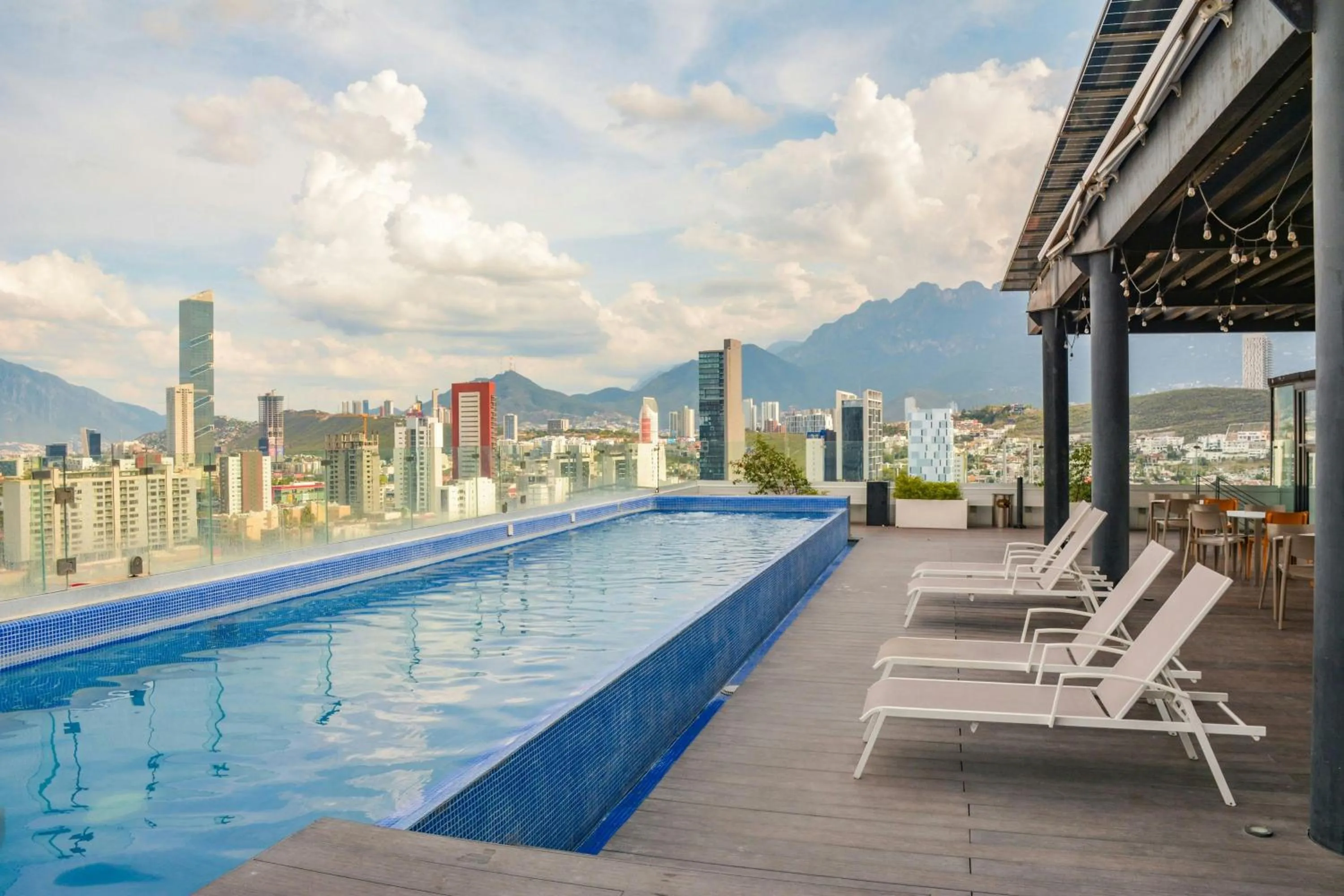 Swimming pool in SJ Grand Hotel Monterrey
