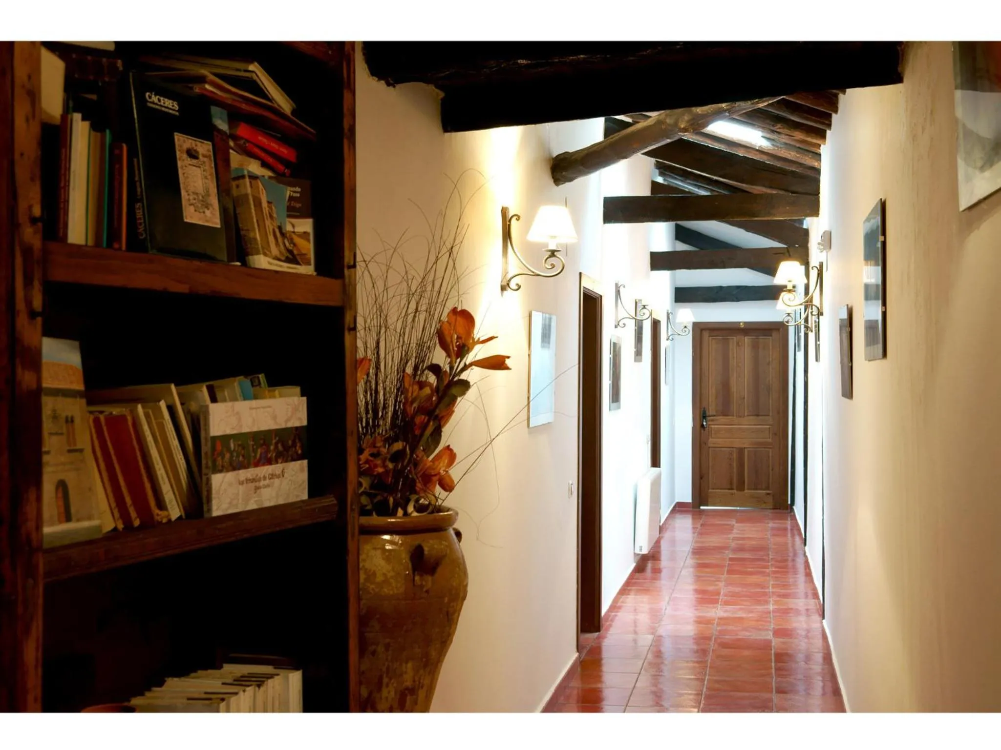 Library in Apartamentos Rurales Víctor Chamorro del Arco