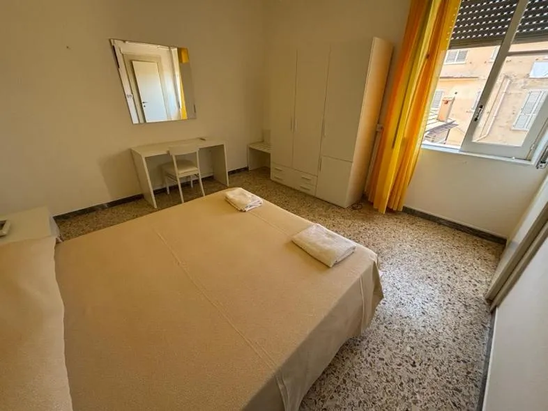 Photo of the whole room, Bed in Delfino