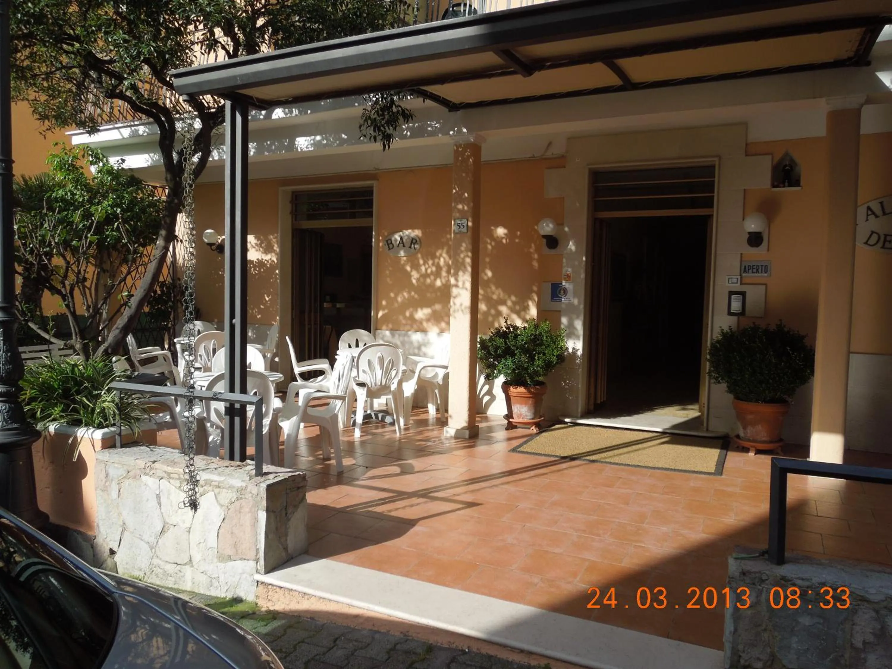 Facade/entrance in Delfino