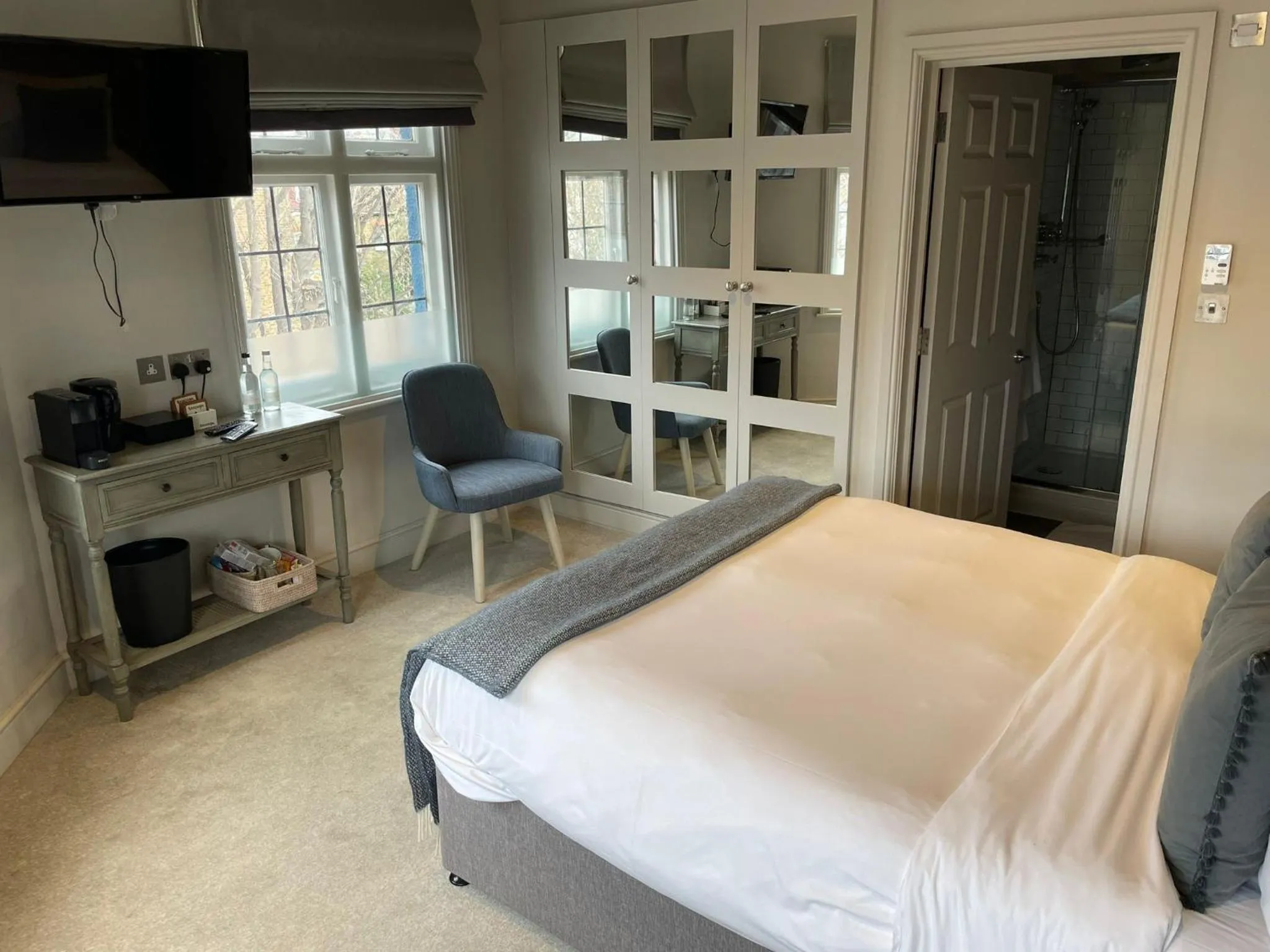 Bedroom, Bed in The Bridge Pub & Rooms