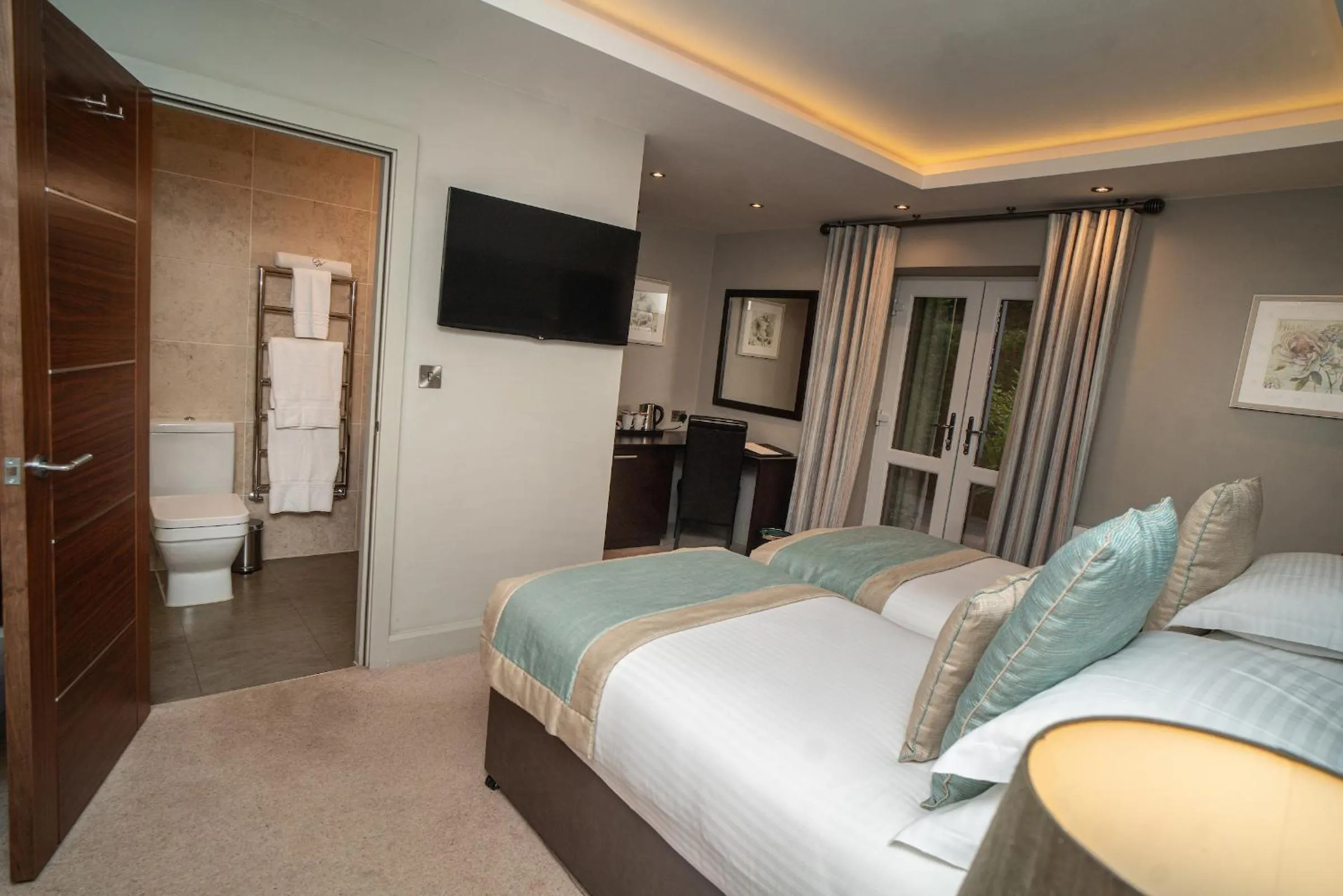 Photo of the whole room, Bed in Crow Wood Hotel & Spa Resort