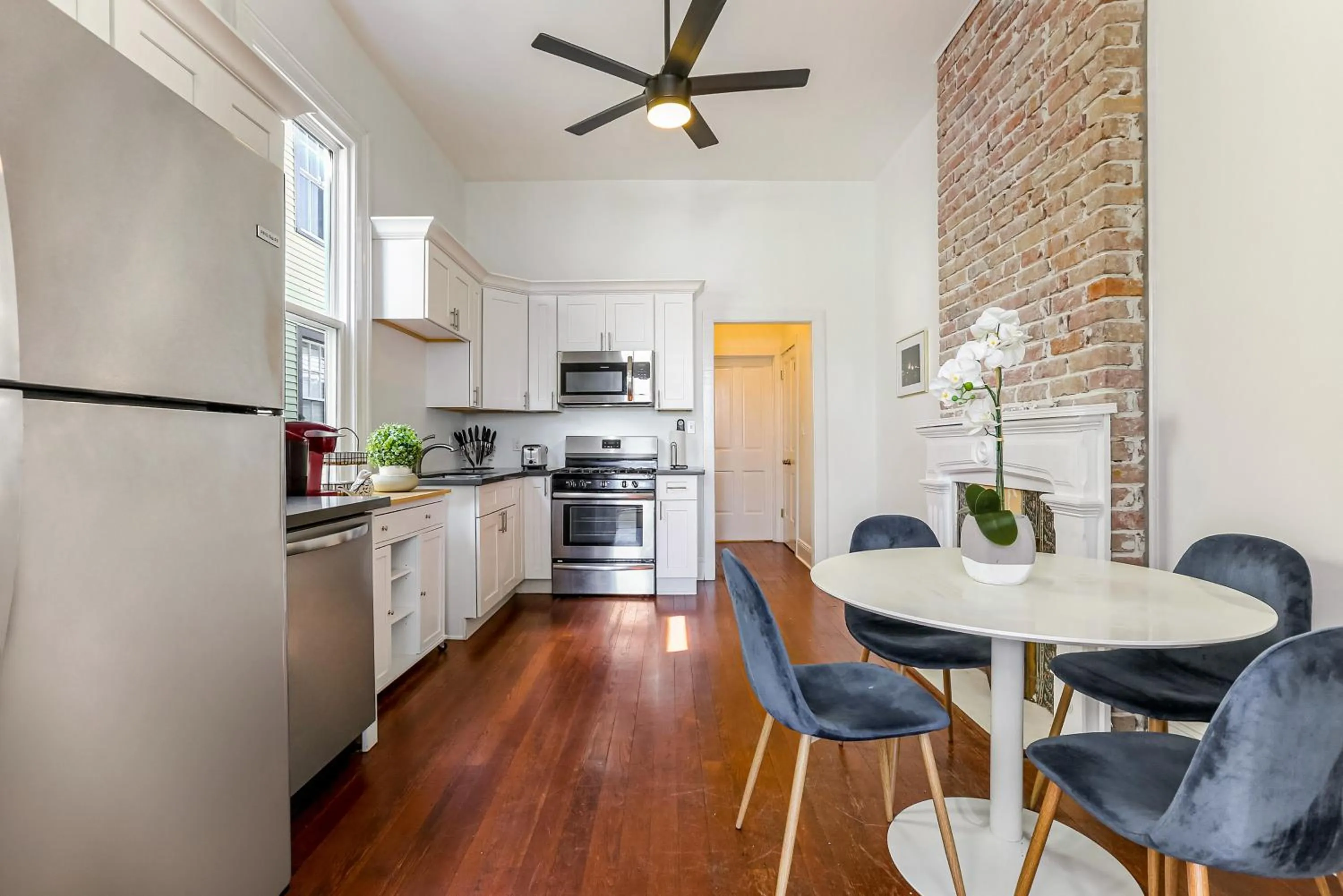 Dining area in Private 2BR in Uptown by Hosteeva