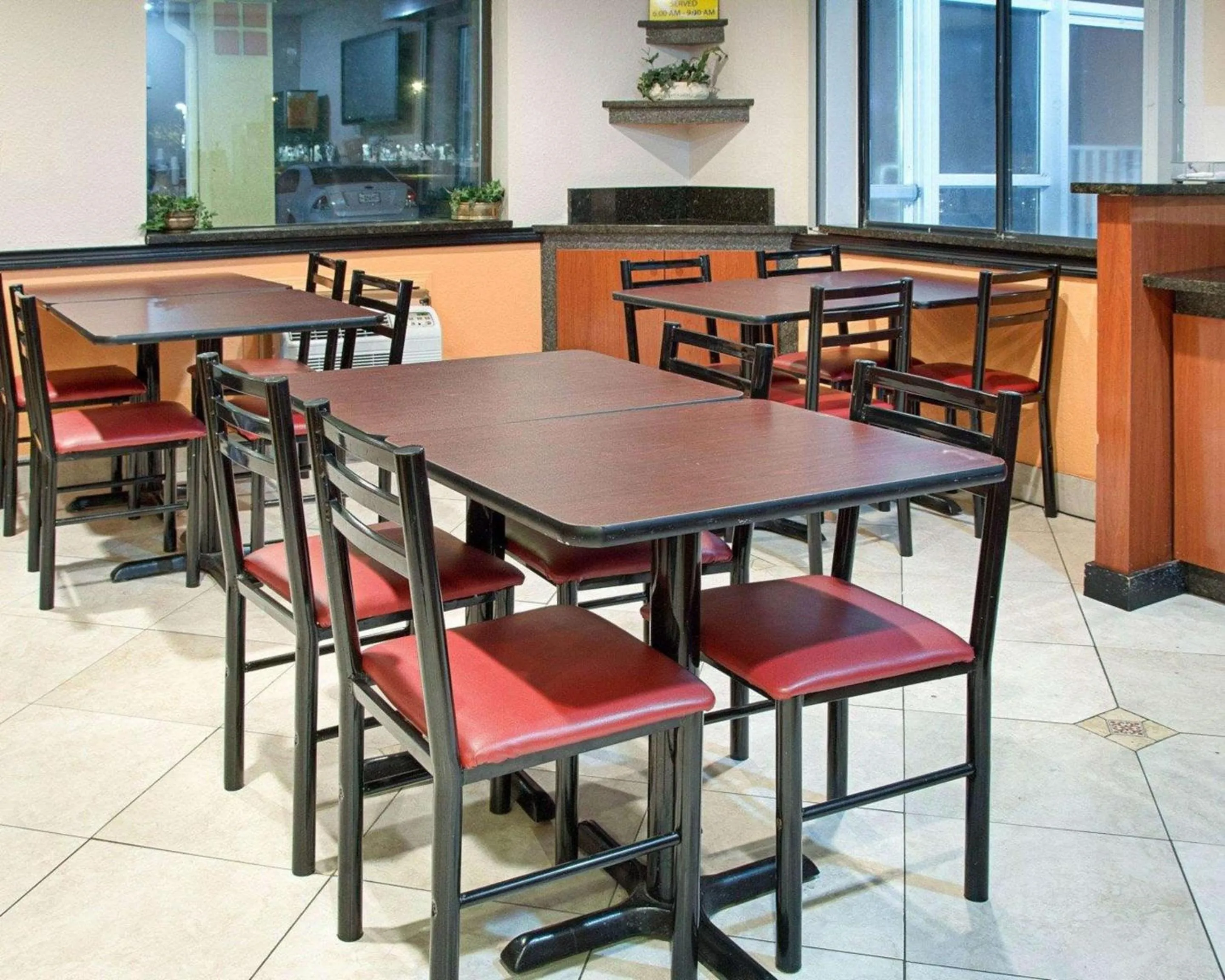 Restaurant/places to eat in Rodeway Inn Florence - Cincinnati South