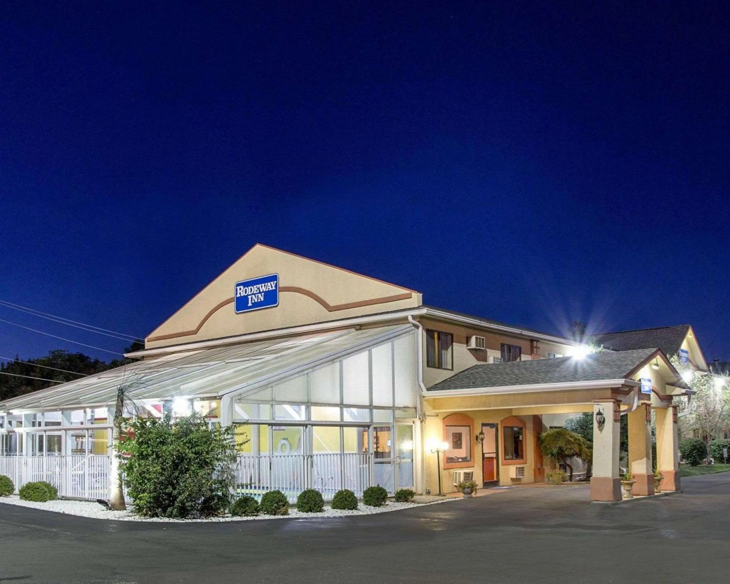 Property building in Rodeway Inn Florence - Cincinnati South