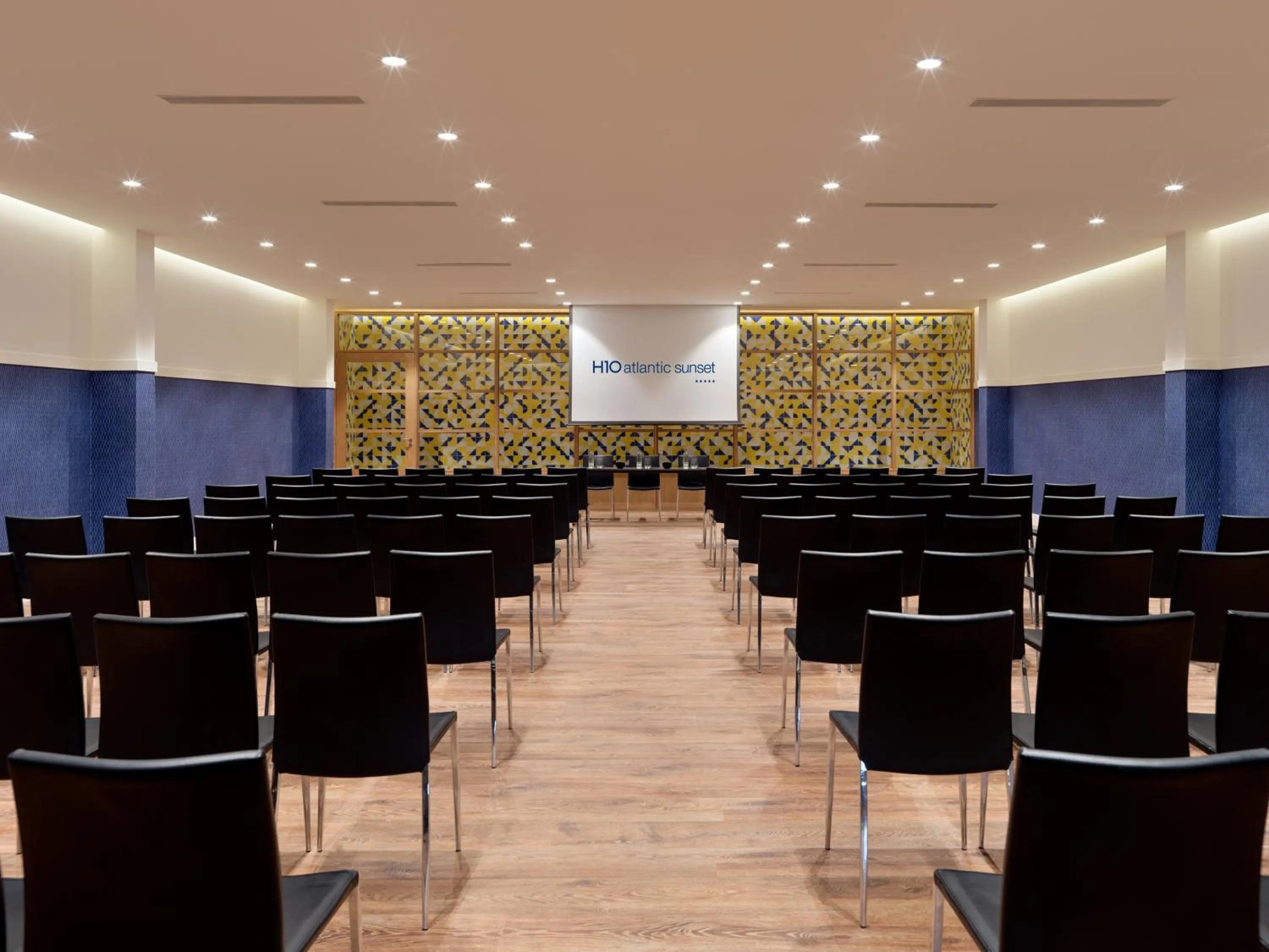 Meeting/conference room in H10 Atlantic Sunset Horizons Collection