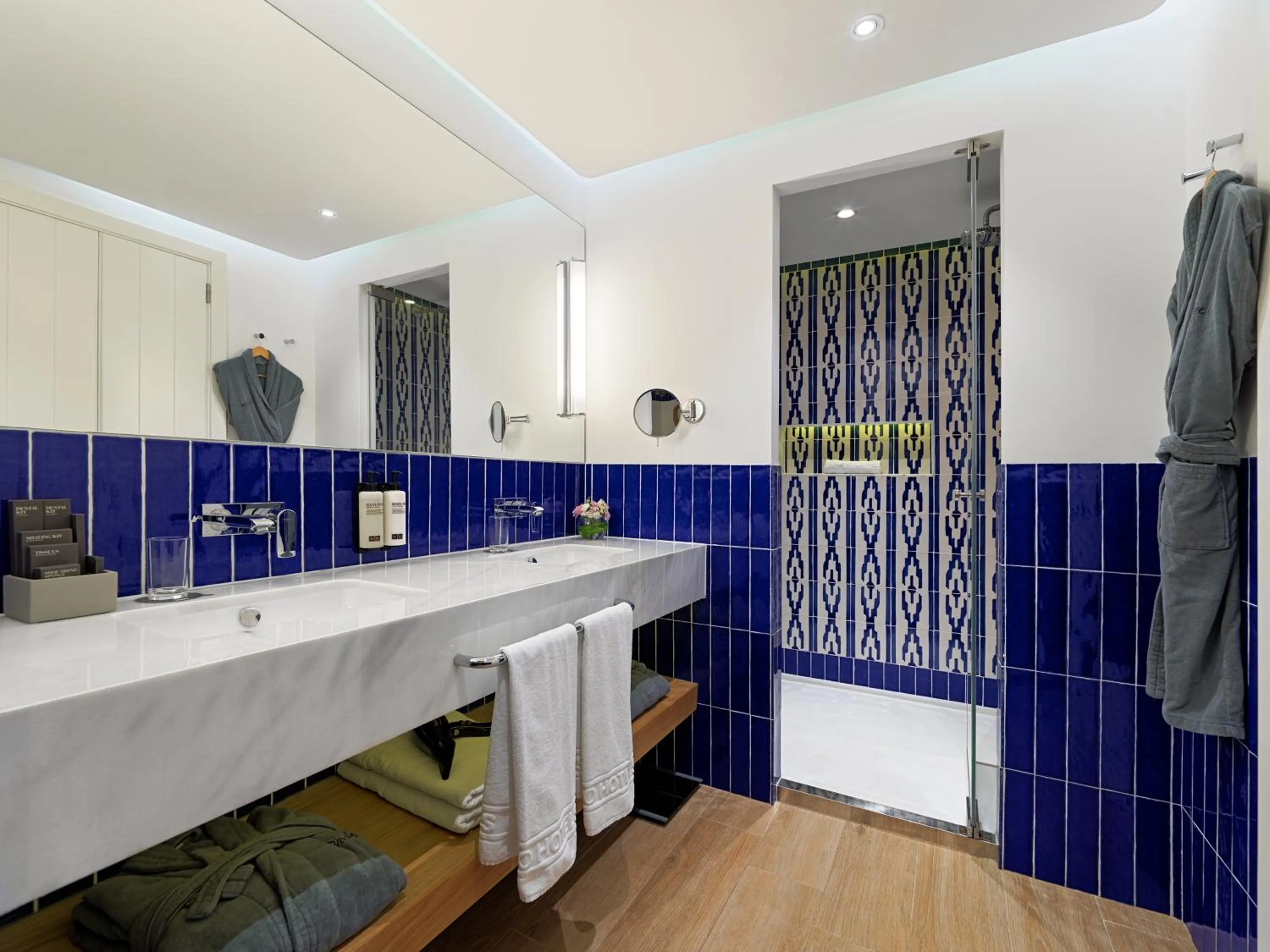 Shower in H10 Atlantic Sunset Horizons Collection