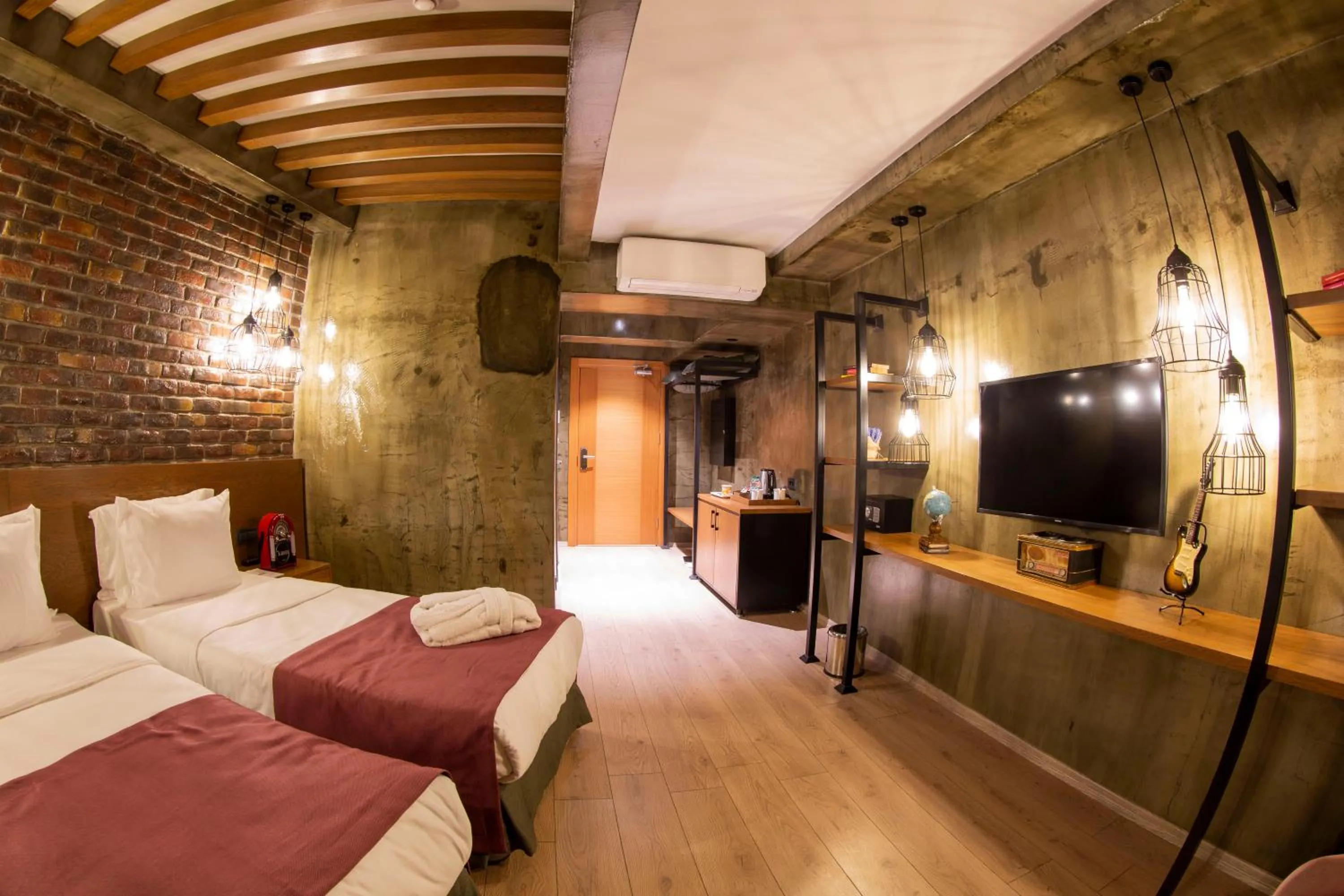 Communal lounge/ TV room, Bed in Meydan Besiktas Hotel