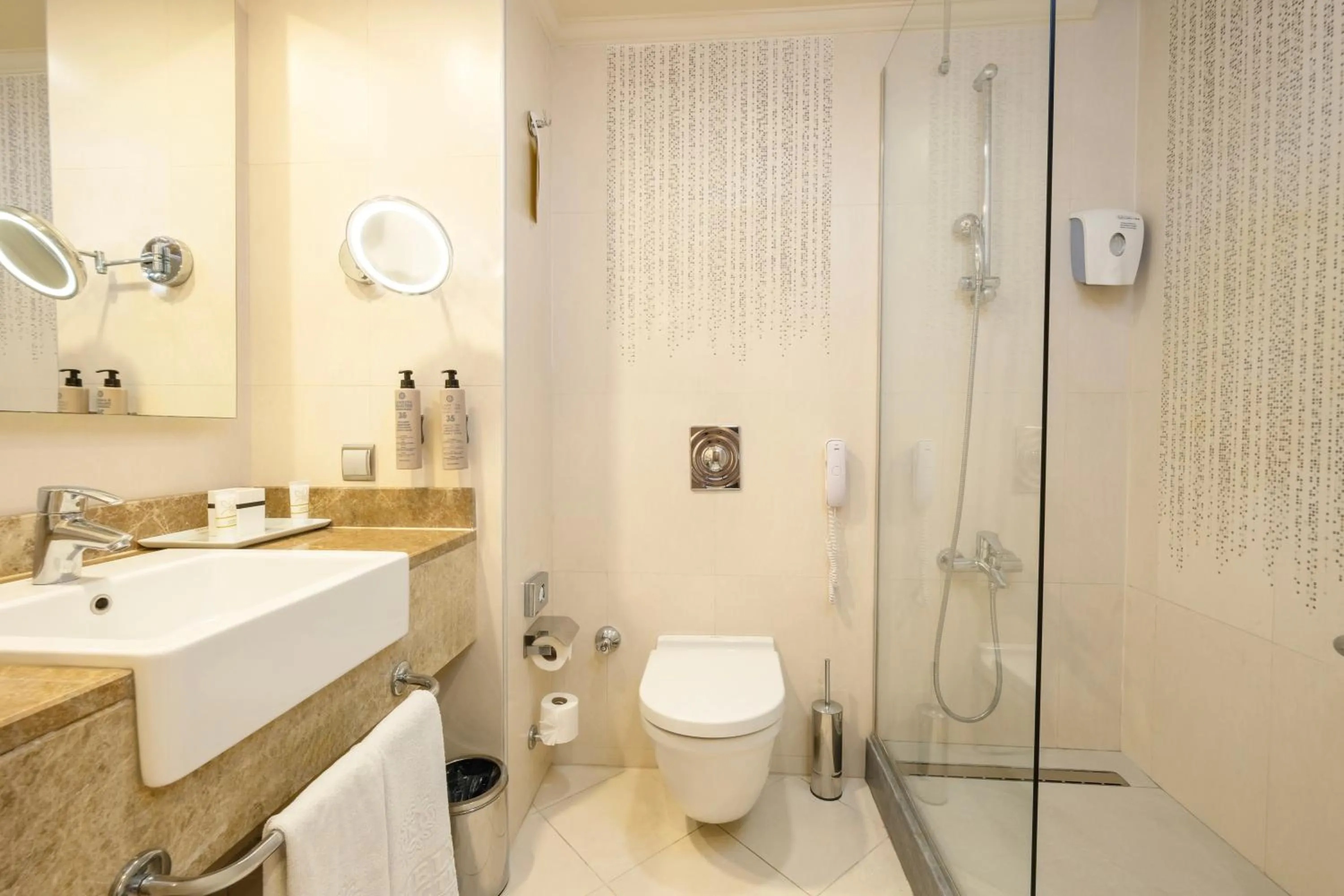 Shower in Kamelya Selin Hotel Luxury Resort & SPA