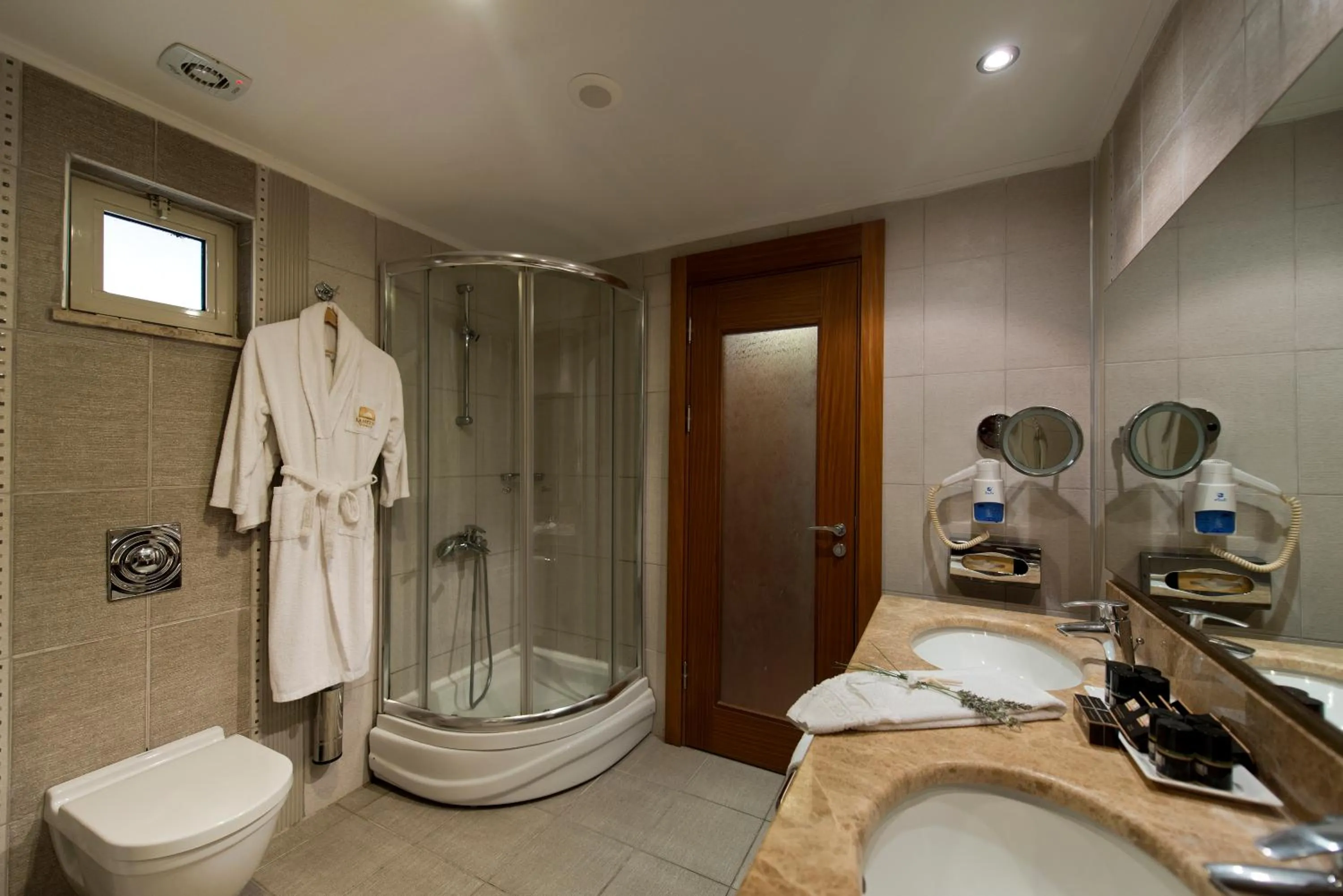 Shower in Kamelya Selin Hotel Luxury Resort & SPA