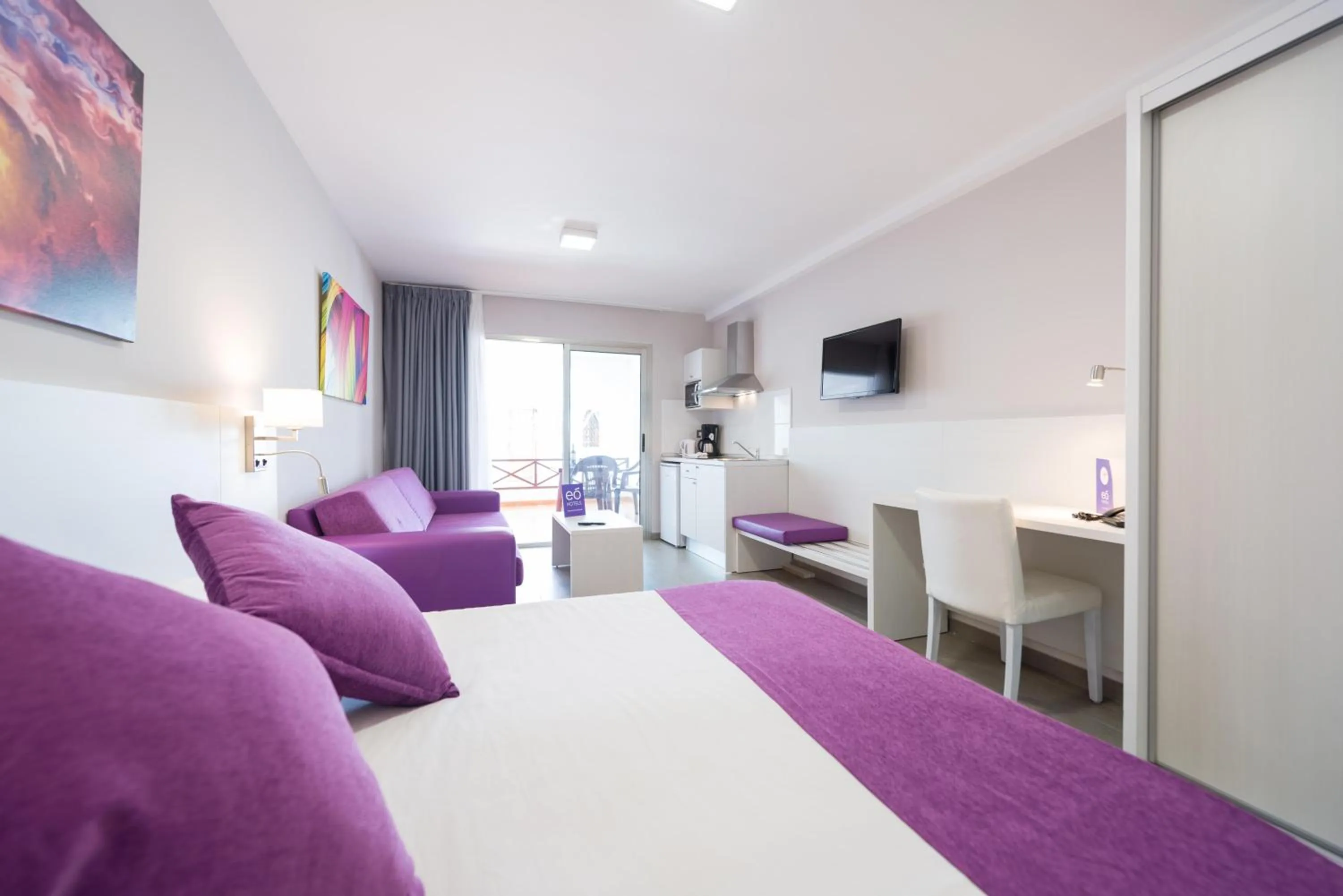 Photo of the whole room, Bed in eó Corona Cedral