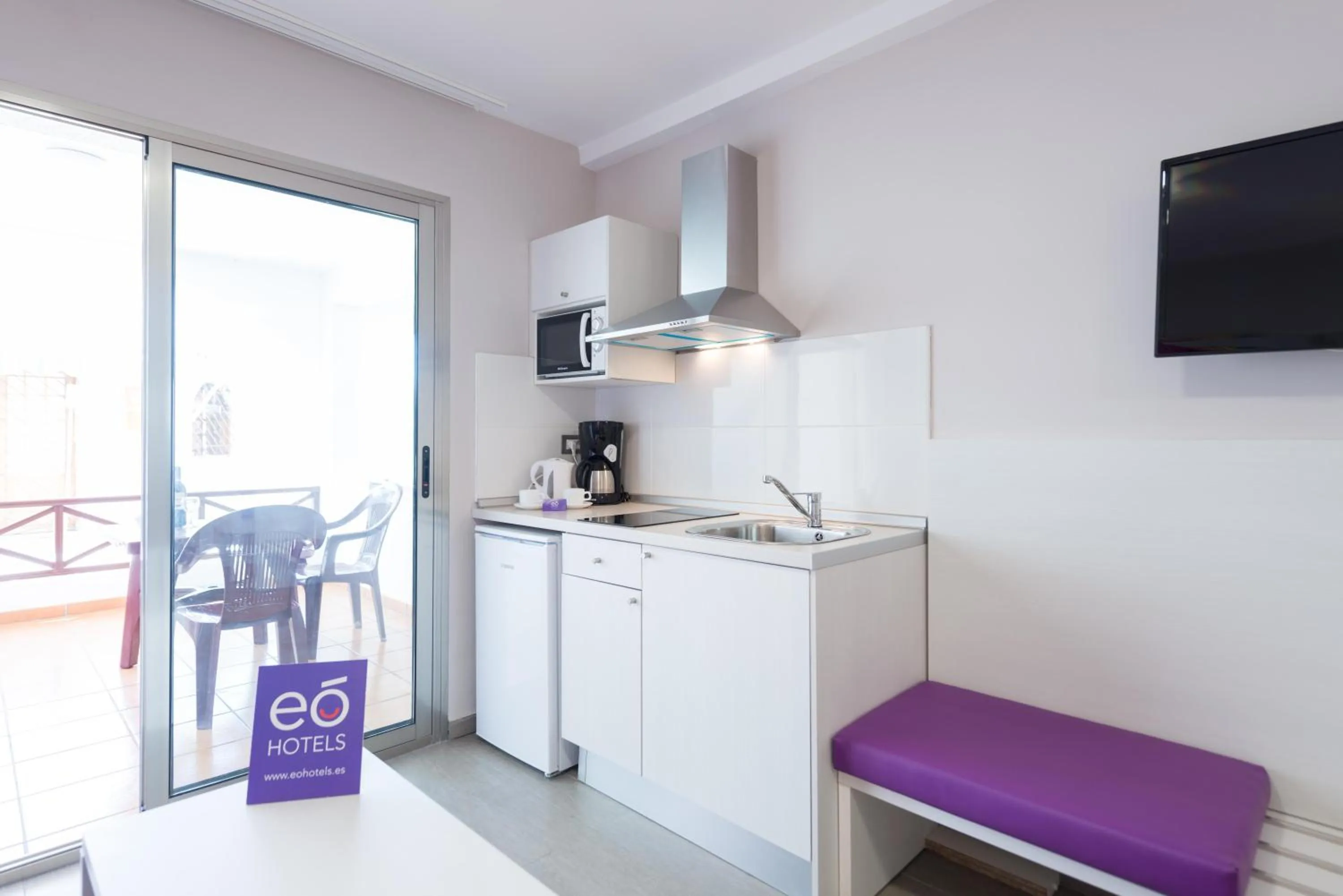 Photo of the whole room in eó Corona Cedral