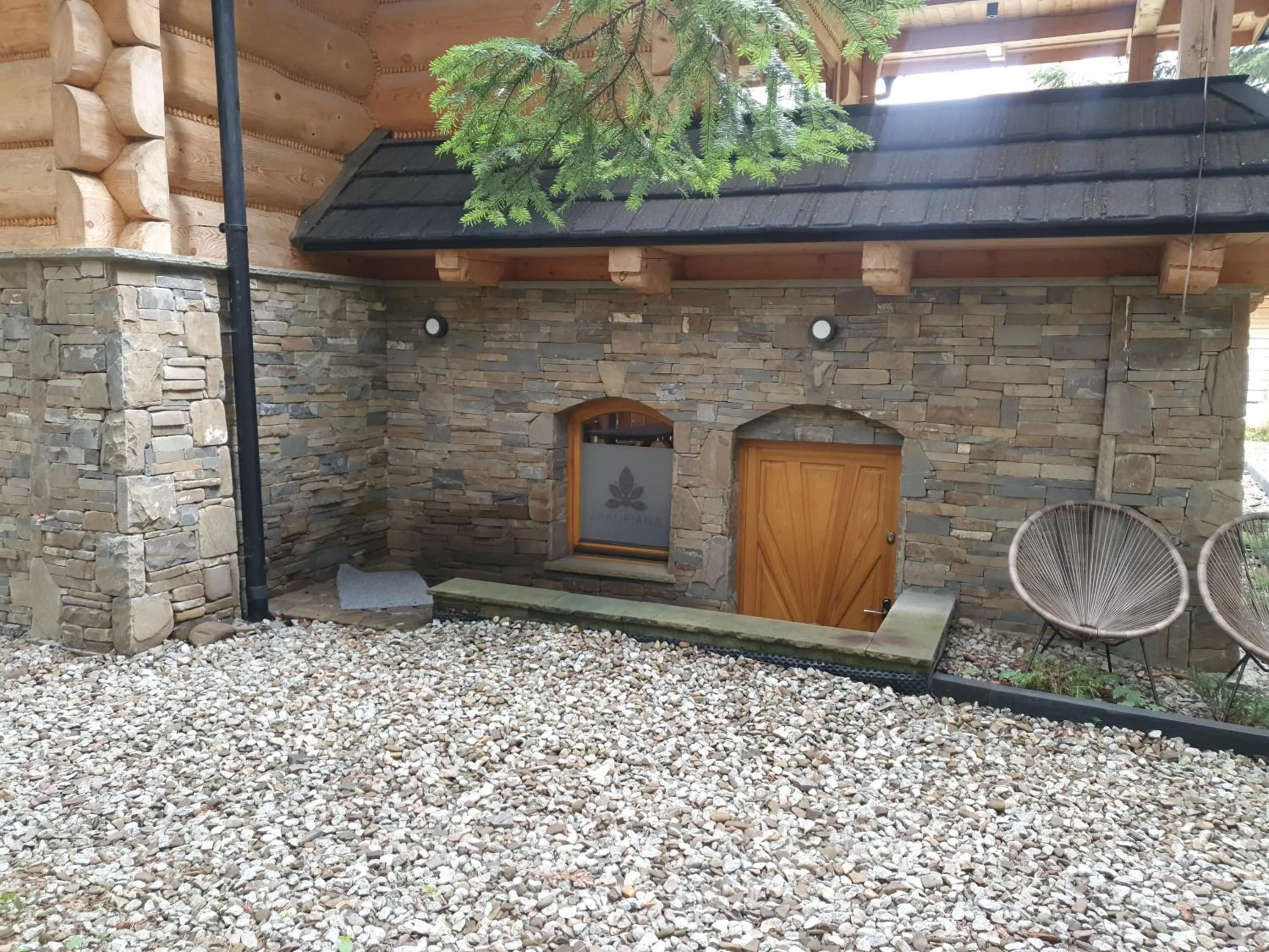 Property building in ZAKOPIANA