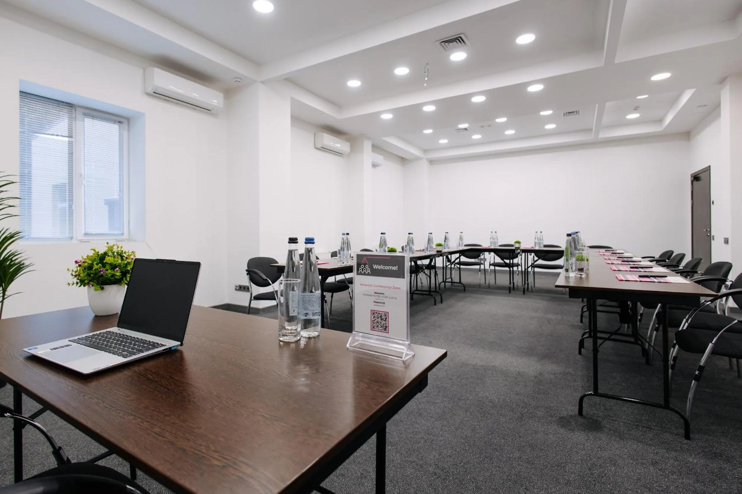 Meeting/conference room in Amarant Stay by CHM