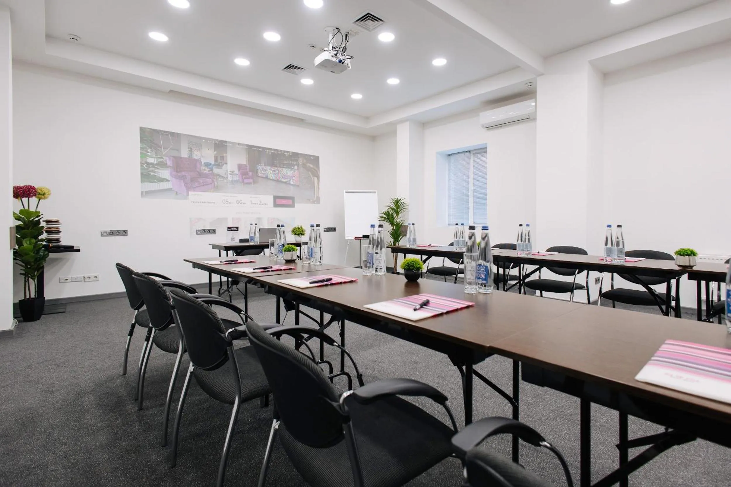 Meeting/conference room in Amarant Stay by CHM