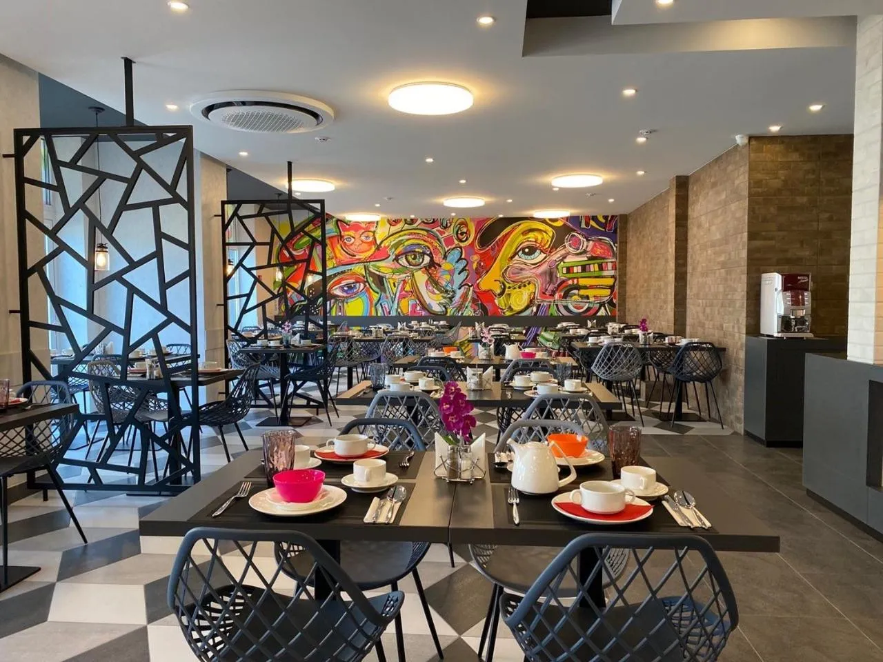 Restaurant/places to eat in Amarant Stay by CHM