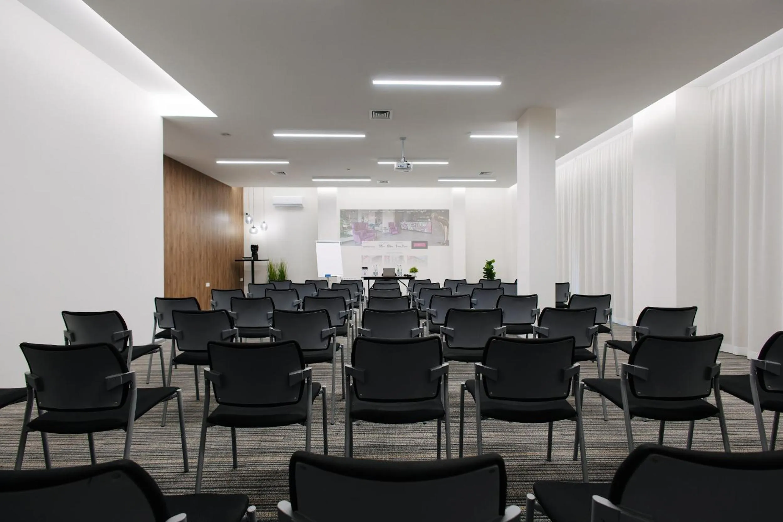 Meeting/conference room in Amarant Stay by CHM