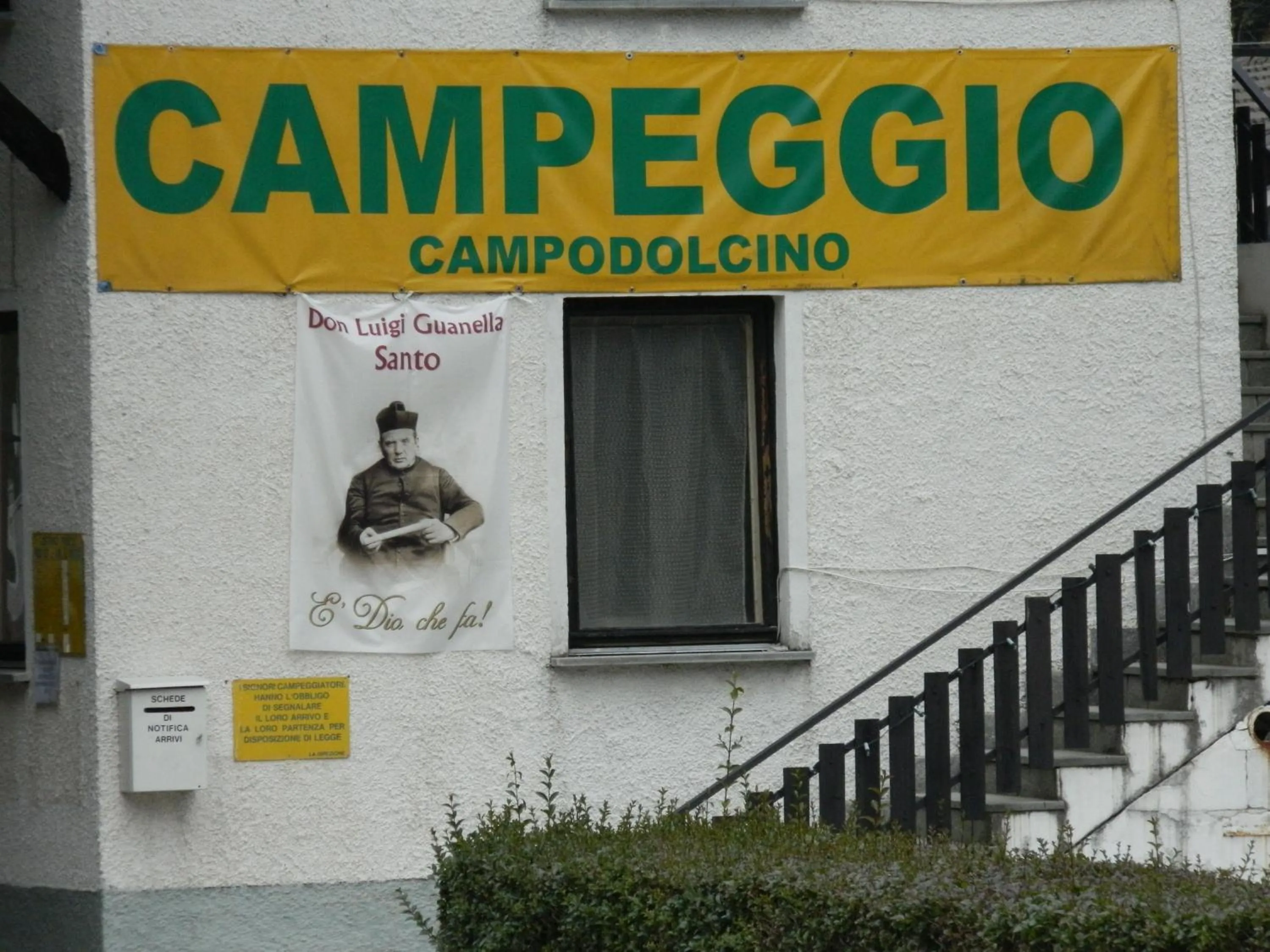 Facade/entrance in Campodolcino Camping