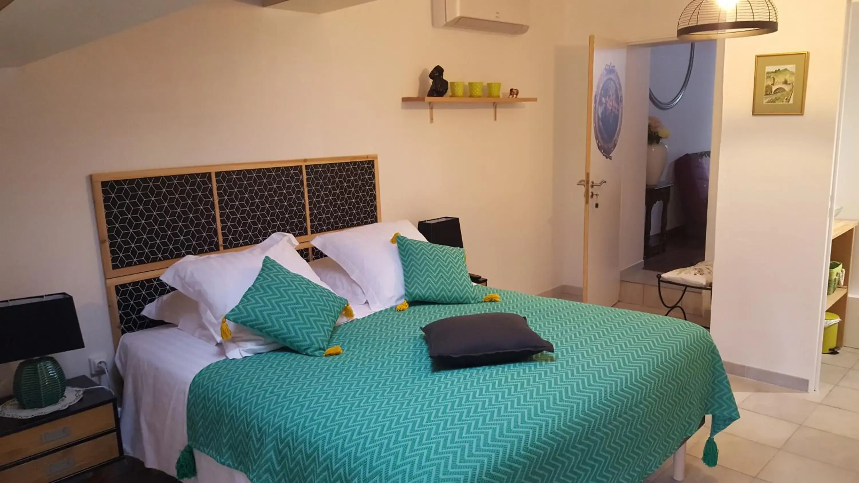 Queen Room in atmosphere Queen Room in atmosphere