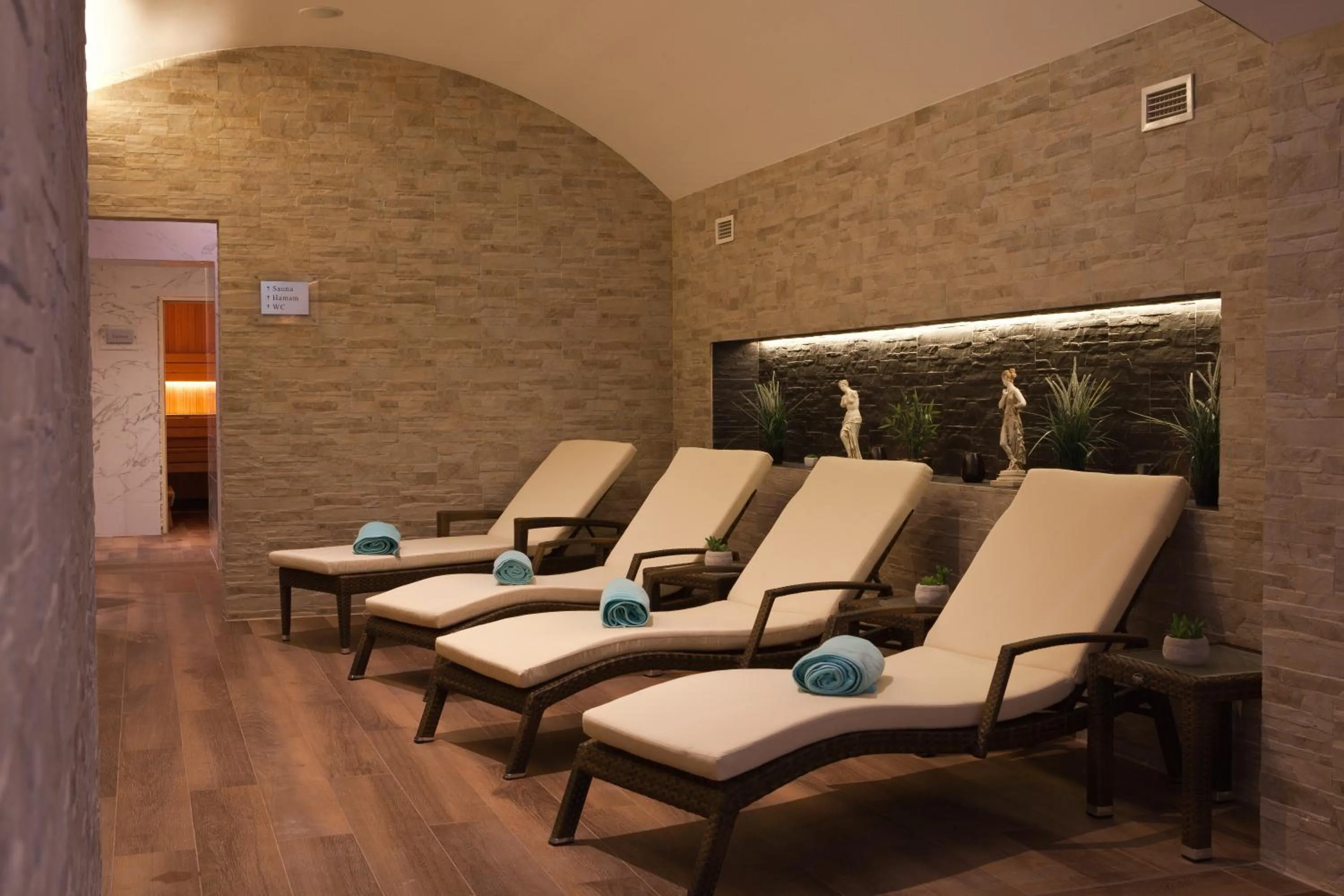 Swimming pool in Park Hotel & Spa Katharina