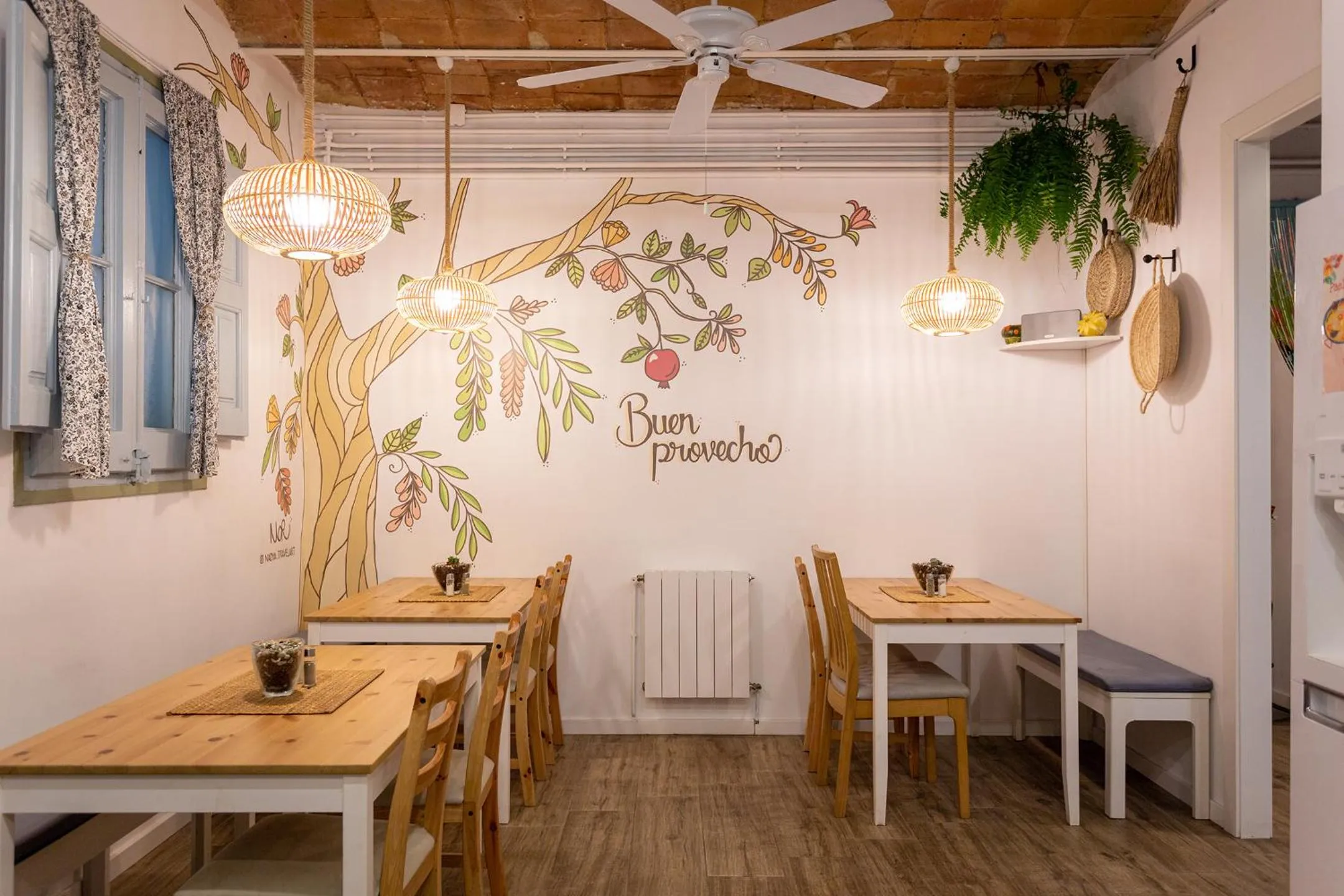 Dining area in Primavera Hostel