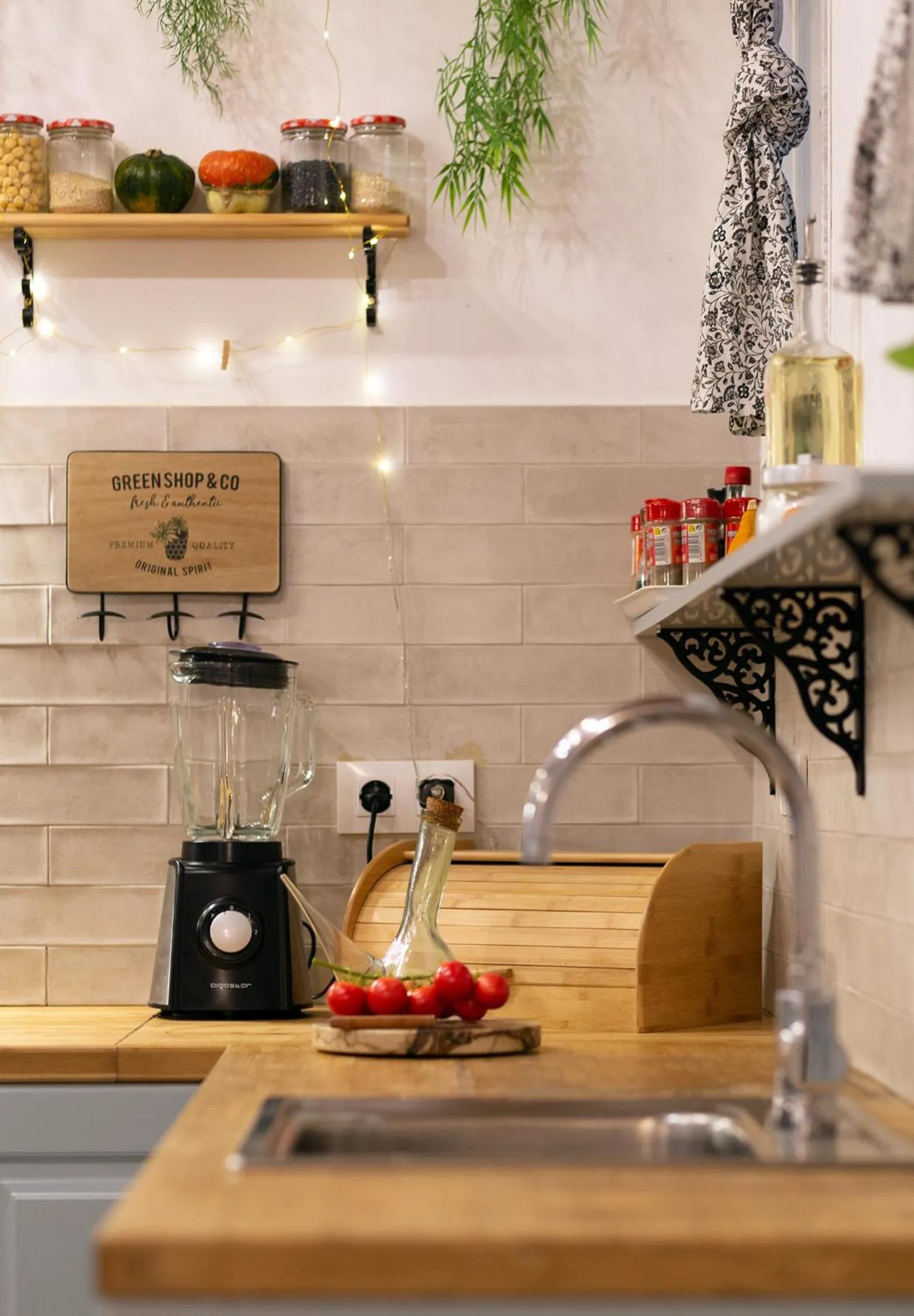 Kitchen or kitchenette in Primavera Hostel