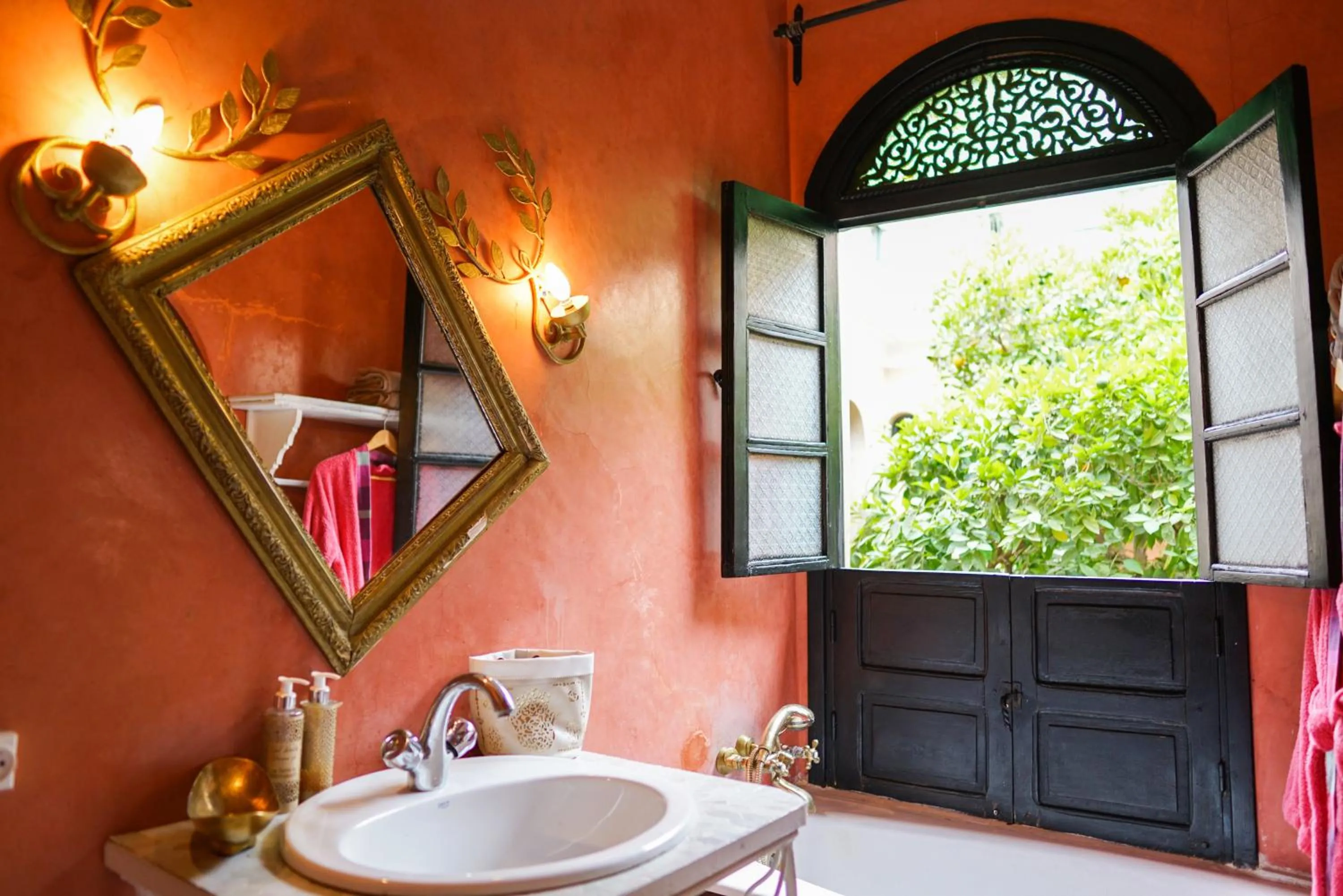 Bathroom in Riad Dama & Spa