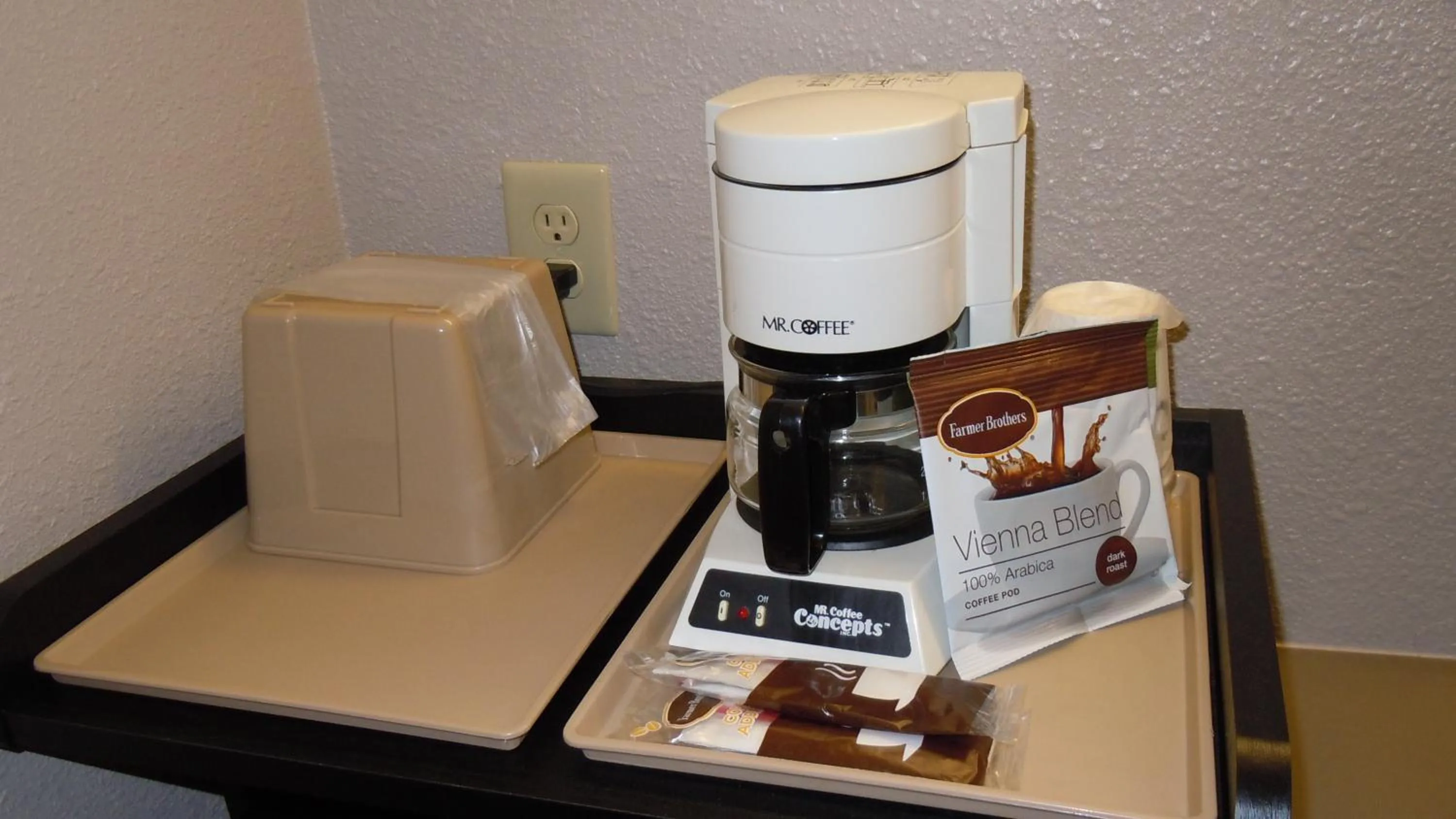 Coffee/tea facilities in Super 8 by Wyndham Salinas