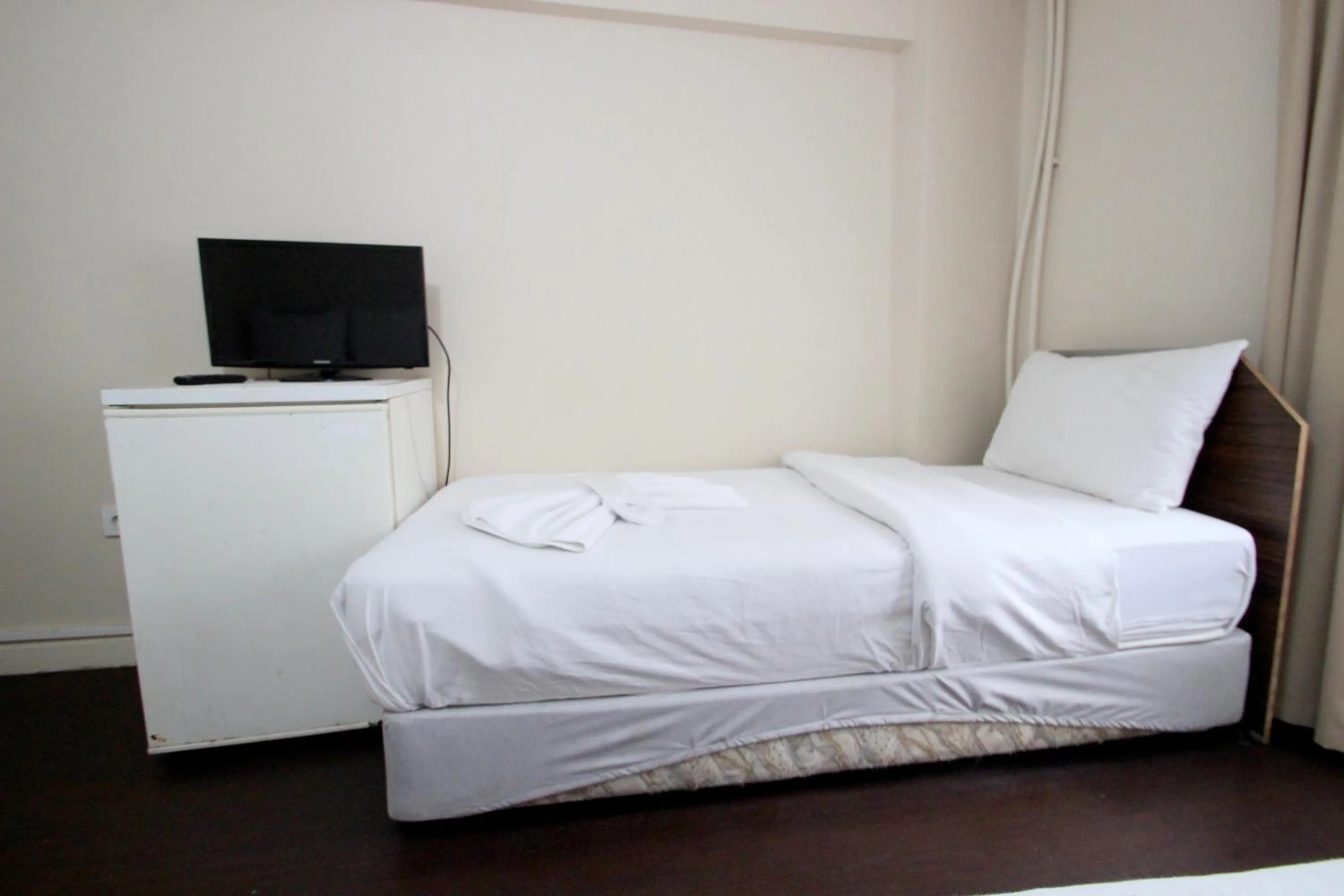 Photo of the whole room, Bed in Istanbul Metro Hotel