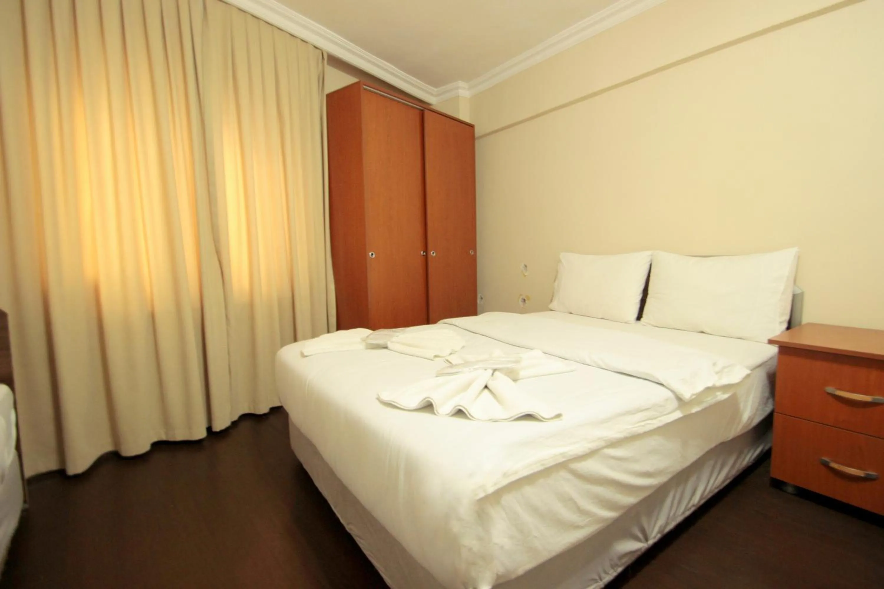 Photo of the whole room, Bed in Istanbul Metro Hotel