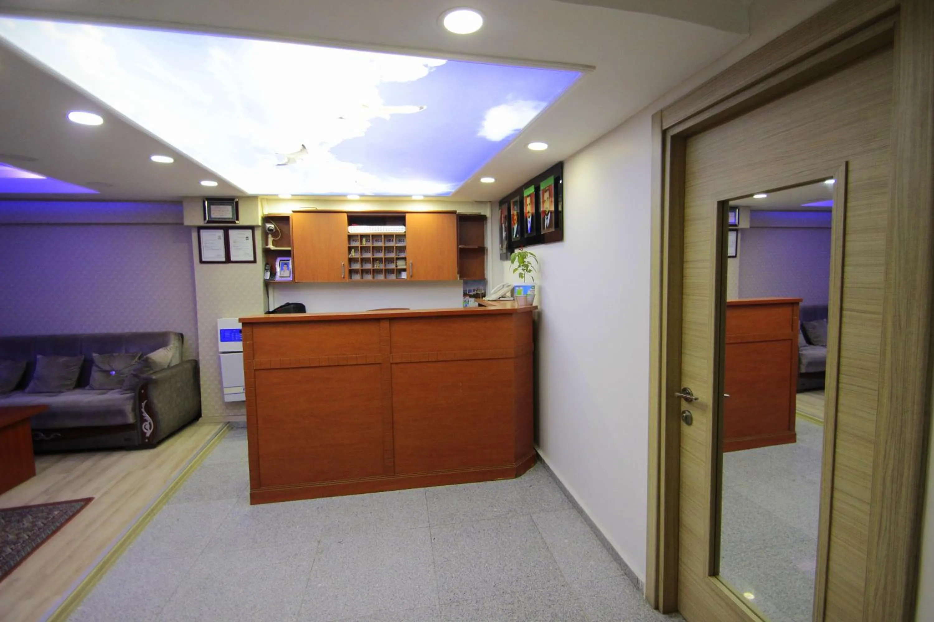 Lobby or reception in Istanbul Metro Hotel