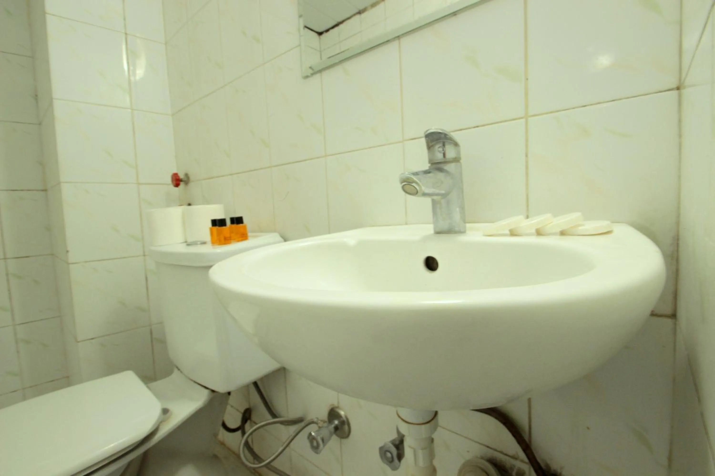 Bathroom in Istanbul Metro Hotel