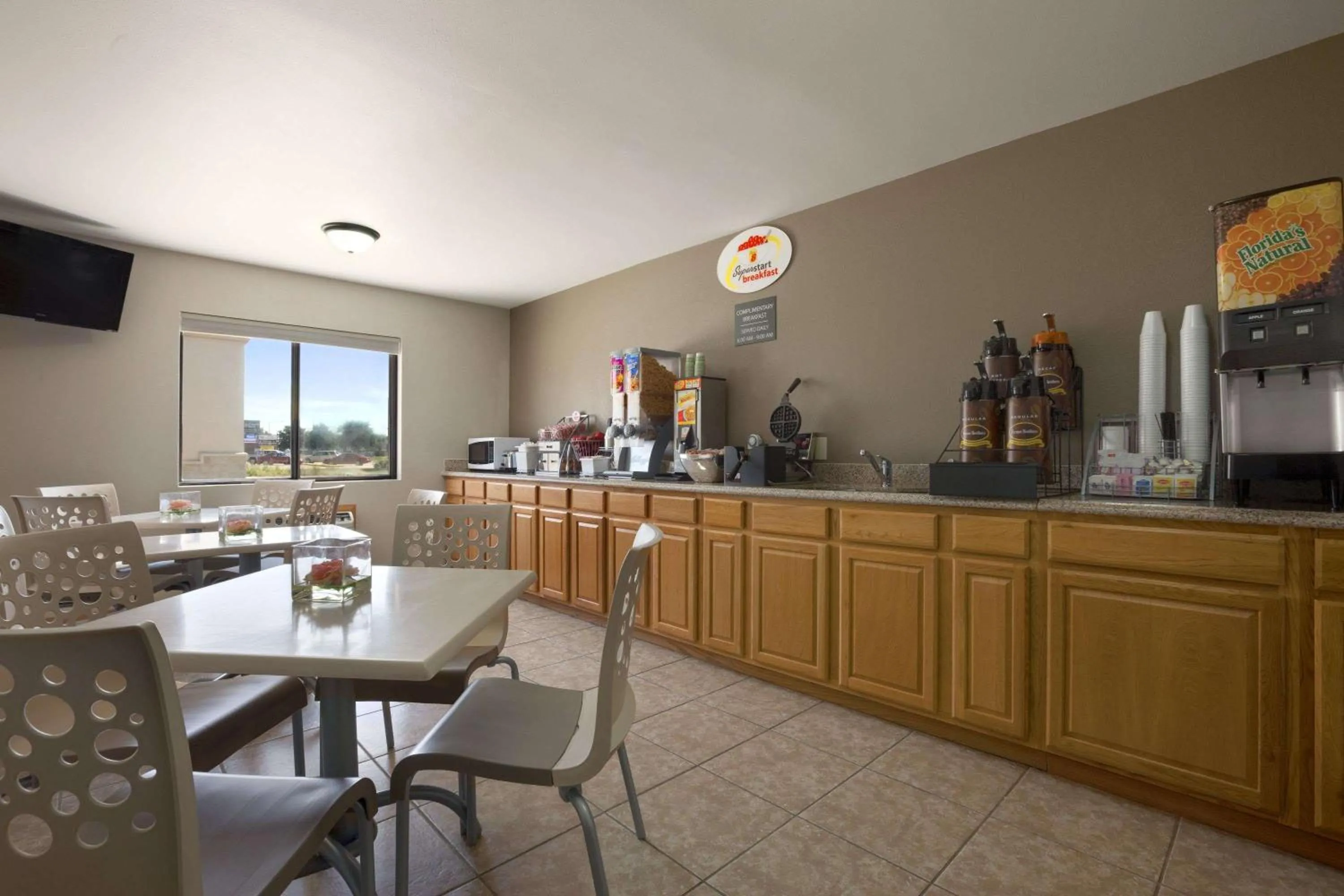 Restaurant/places to eat in Super 8 by Wyndham Fremont NE