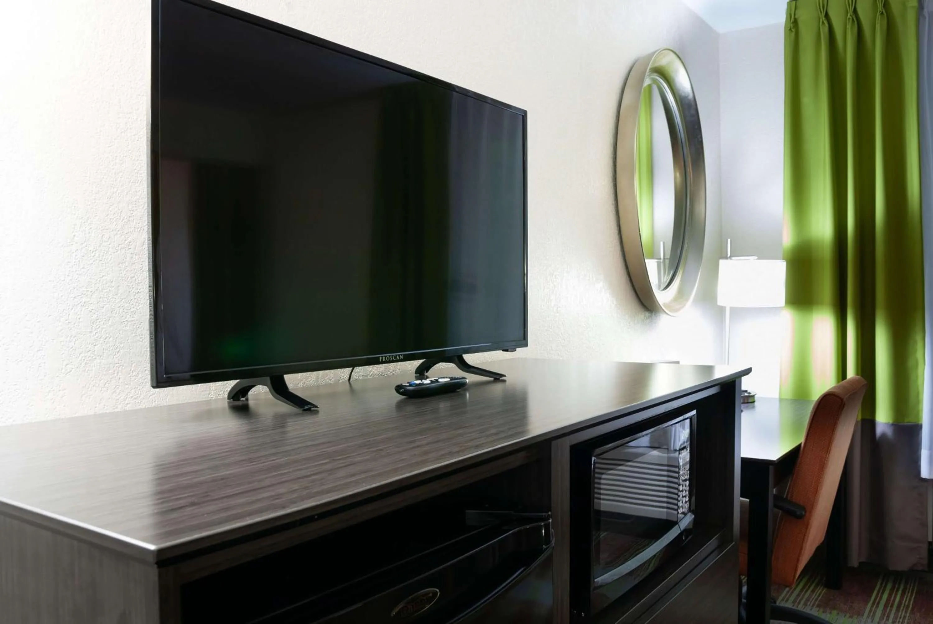 Photo of the whole room in Super 8 by Wyndham Arkansas City KS