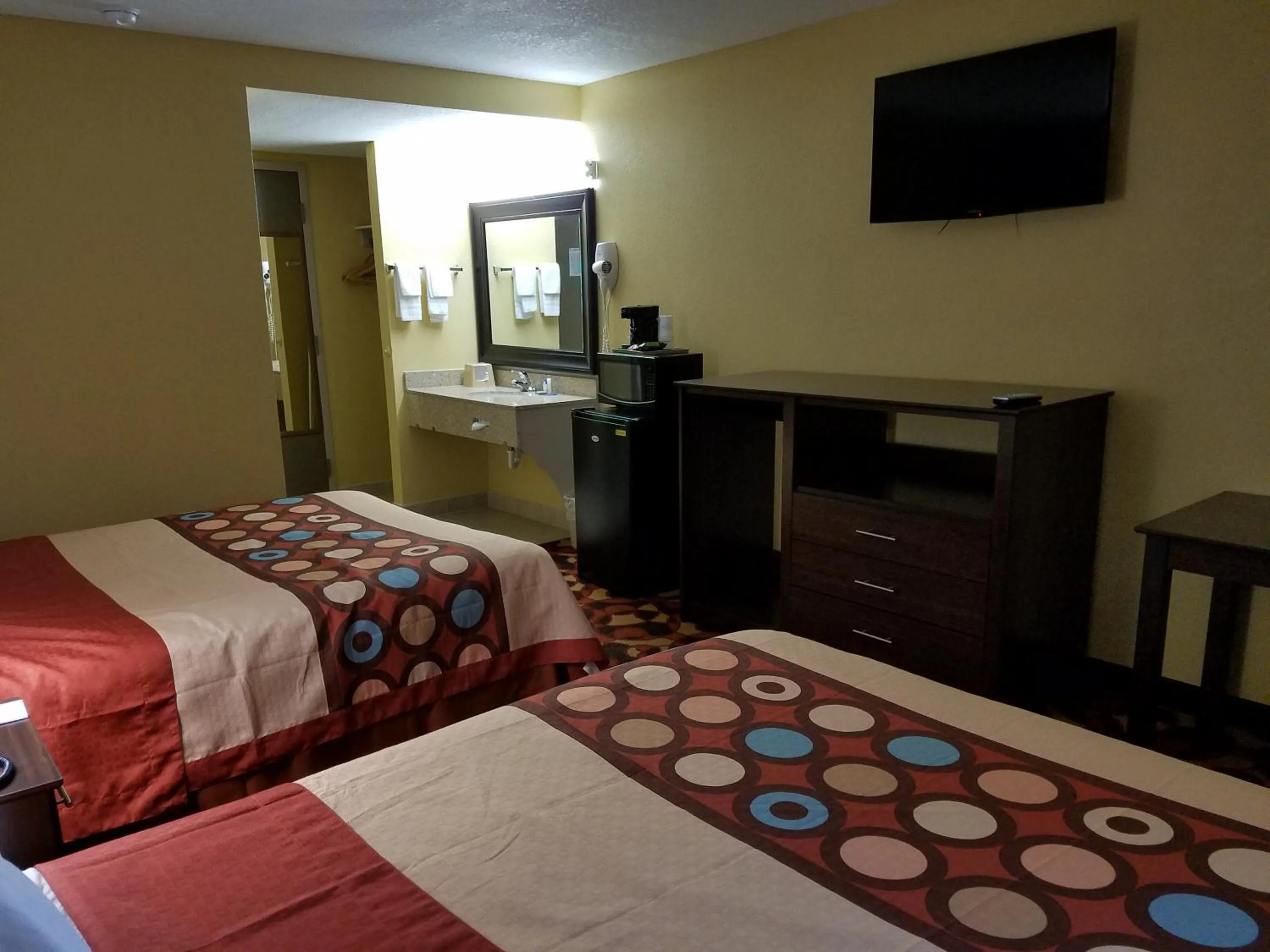 Other, Bed in Super 8 by Wyndham Wichita Airport West Kellogg
