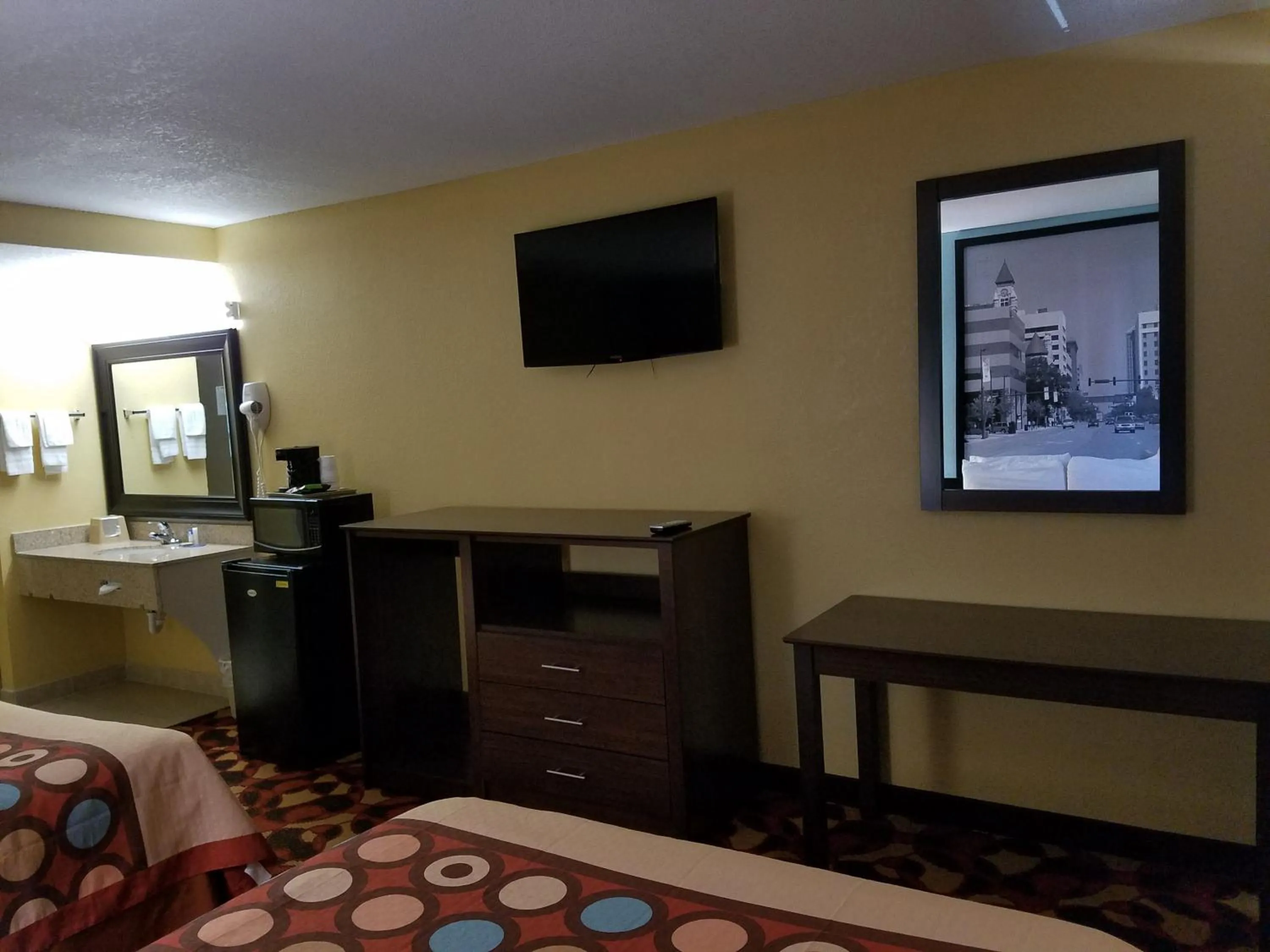 Other, Bed in Super 8 by Wyndham Wichita Airport West Kellogg