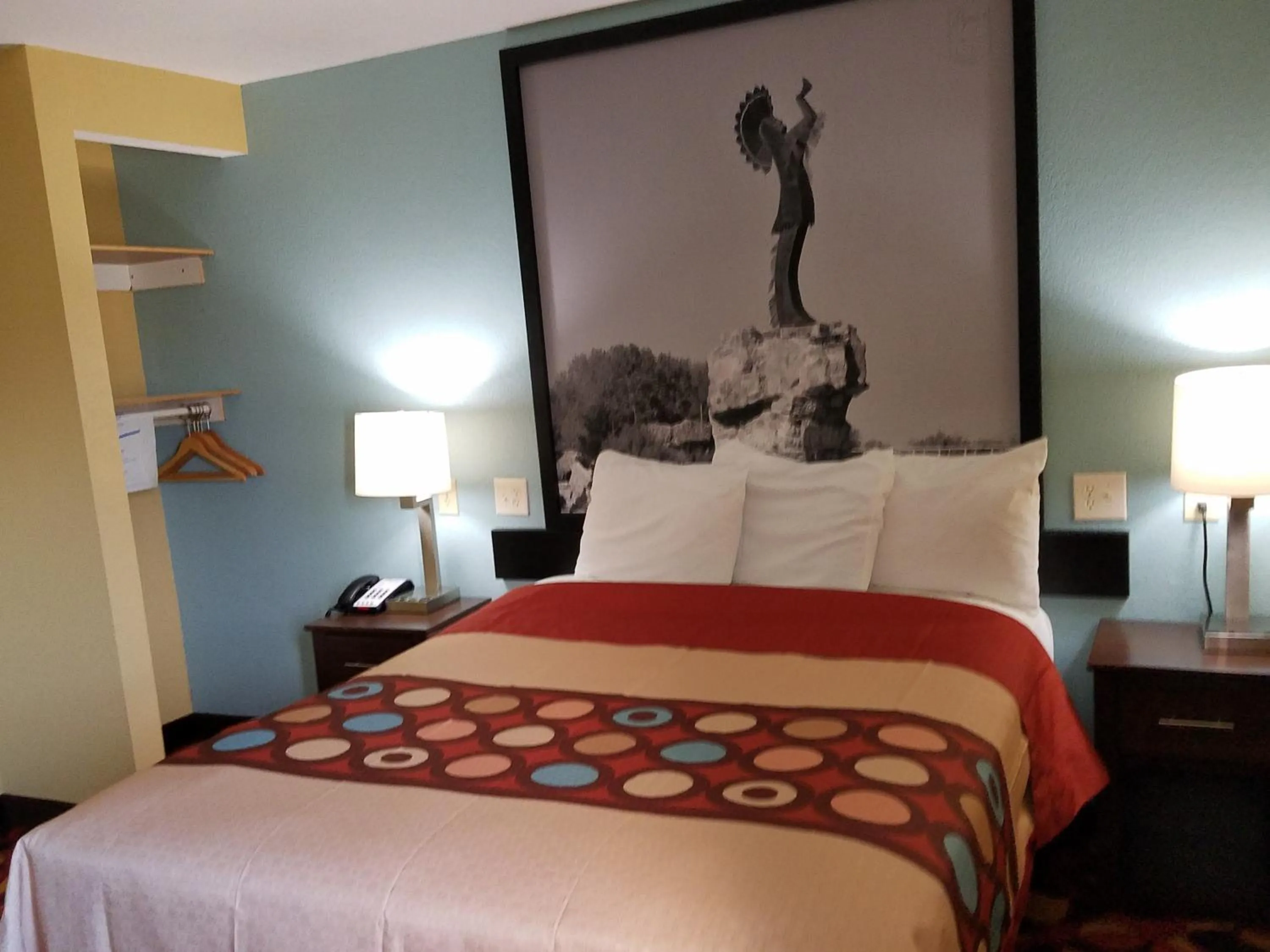 Other, Bed in Super 8 by Wyndham Wichita Airport West Kellogg