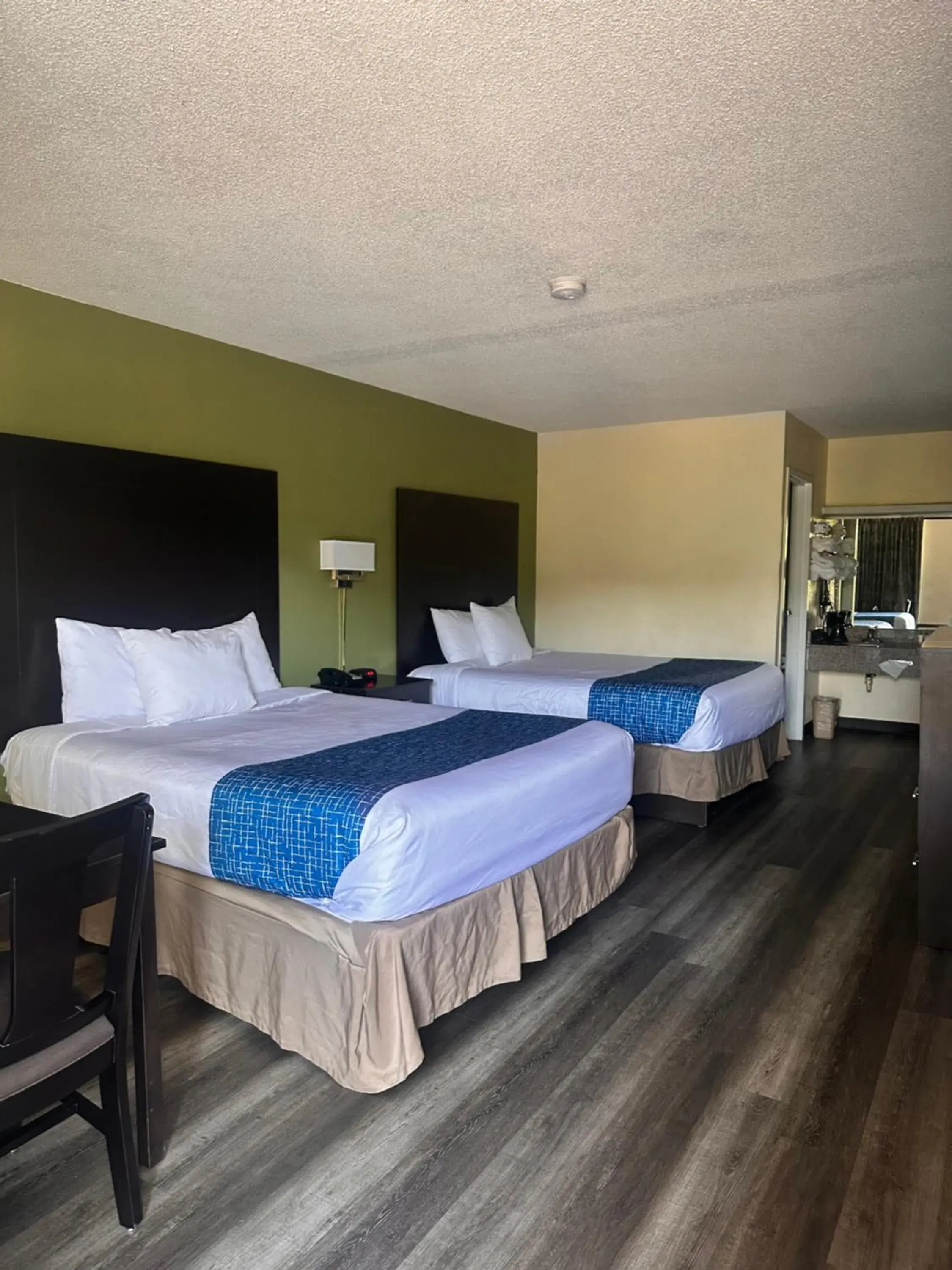 Queen Room with Two Queen Beds - Smoking in Travelodge by Wyndham Clarksville Queen Room with Two Queen Beds - Smoking in Travelodge by Wyndham Clarksville