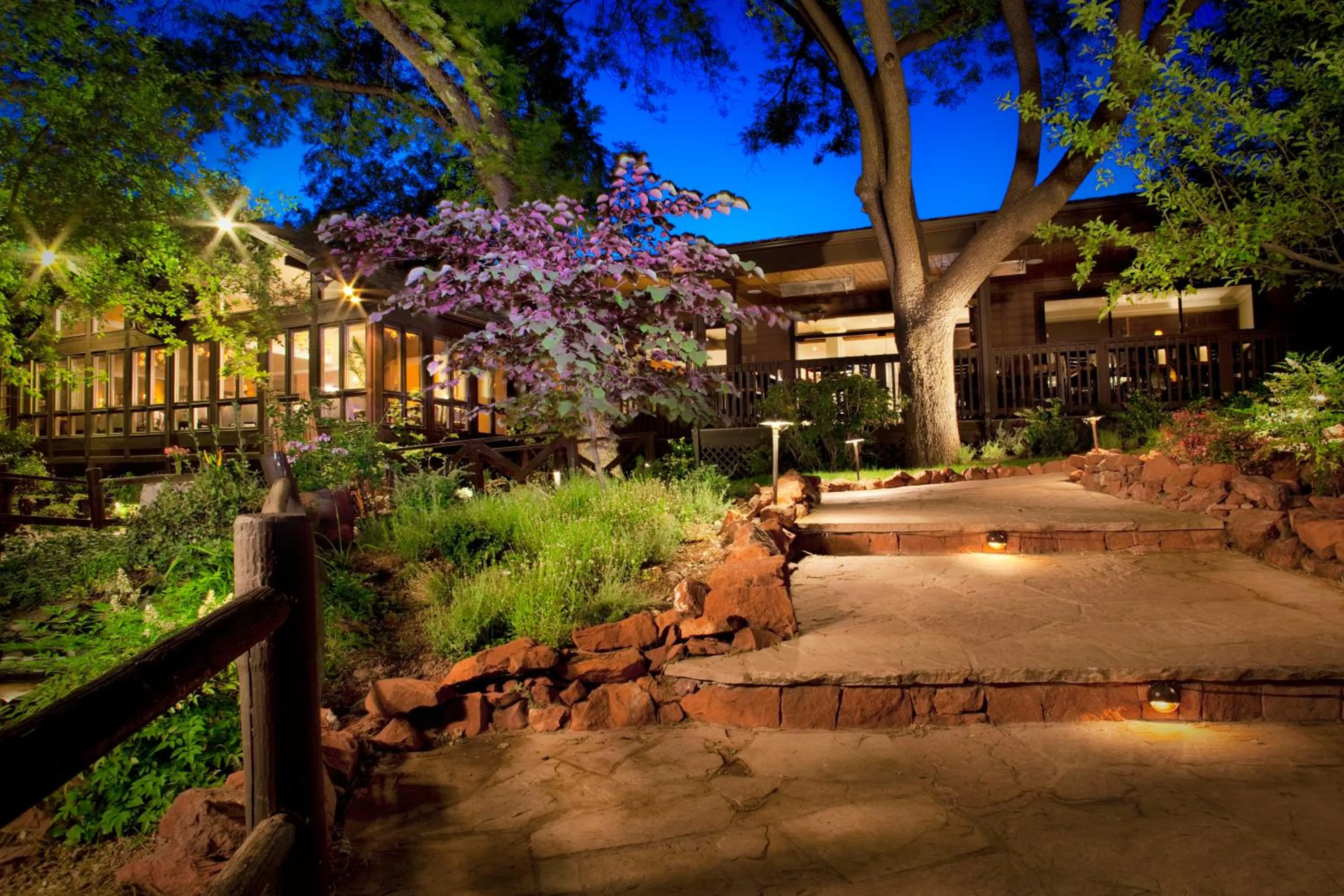 Facade/entrance in L'Auberge De Sedona