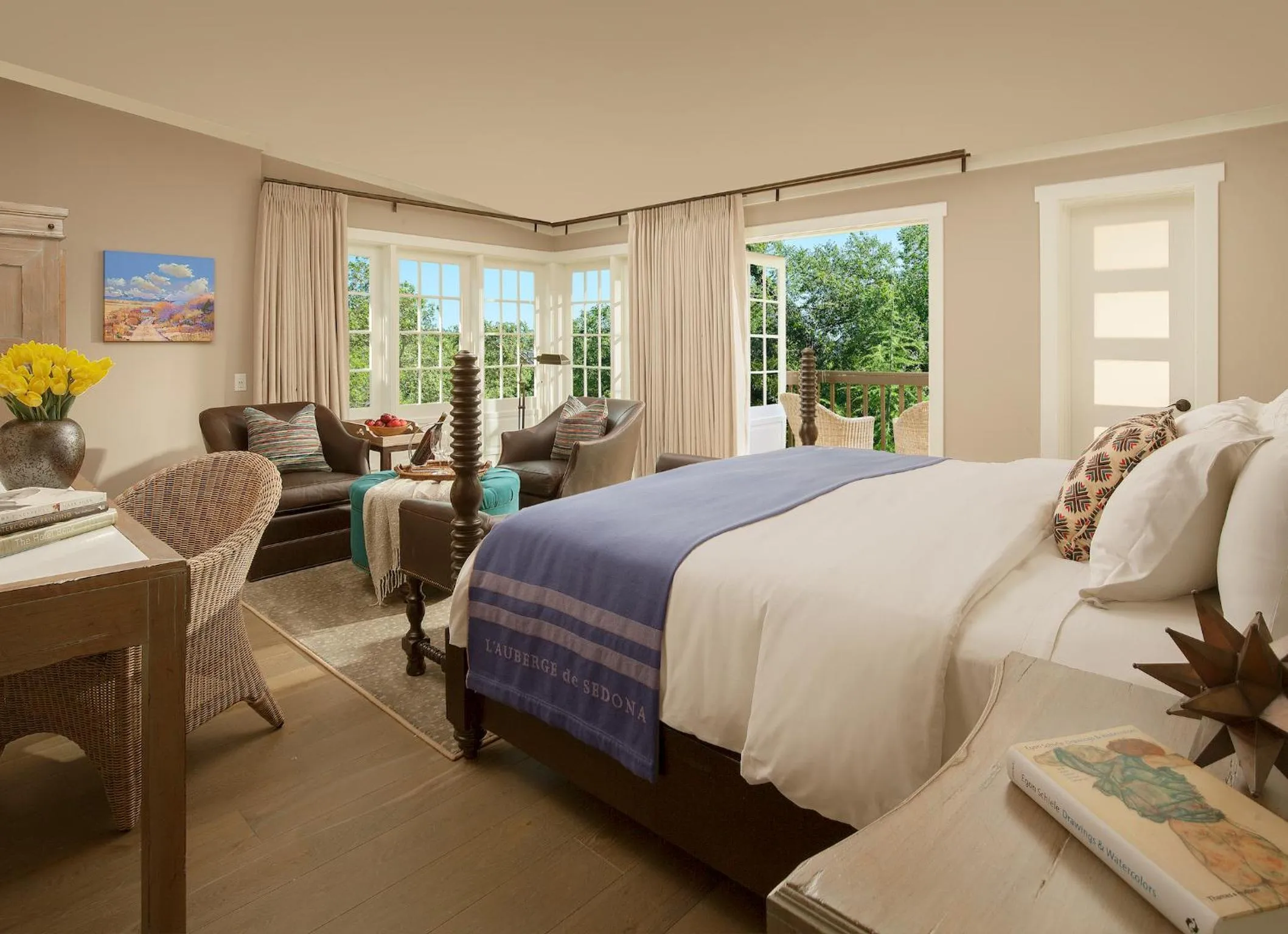 Photo of the whole room, Bed in L'Auberge De Sedona