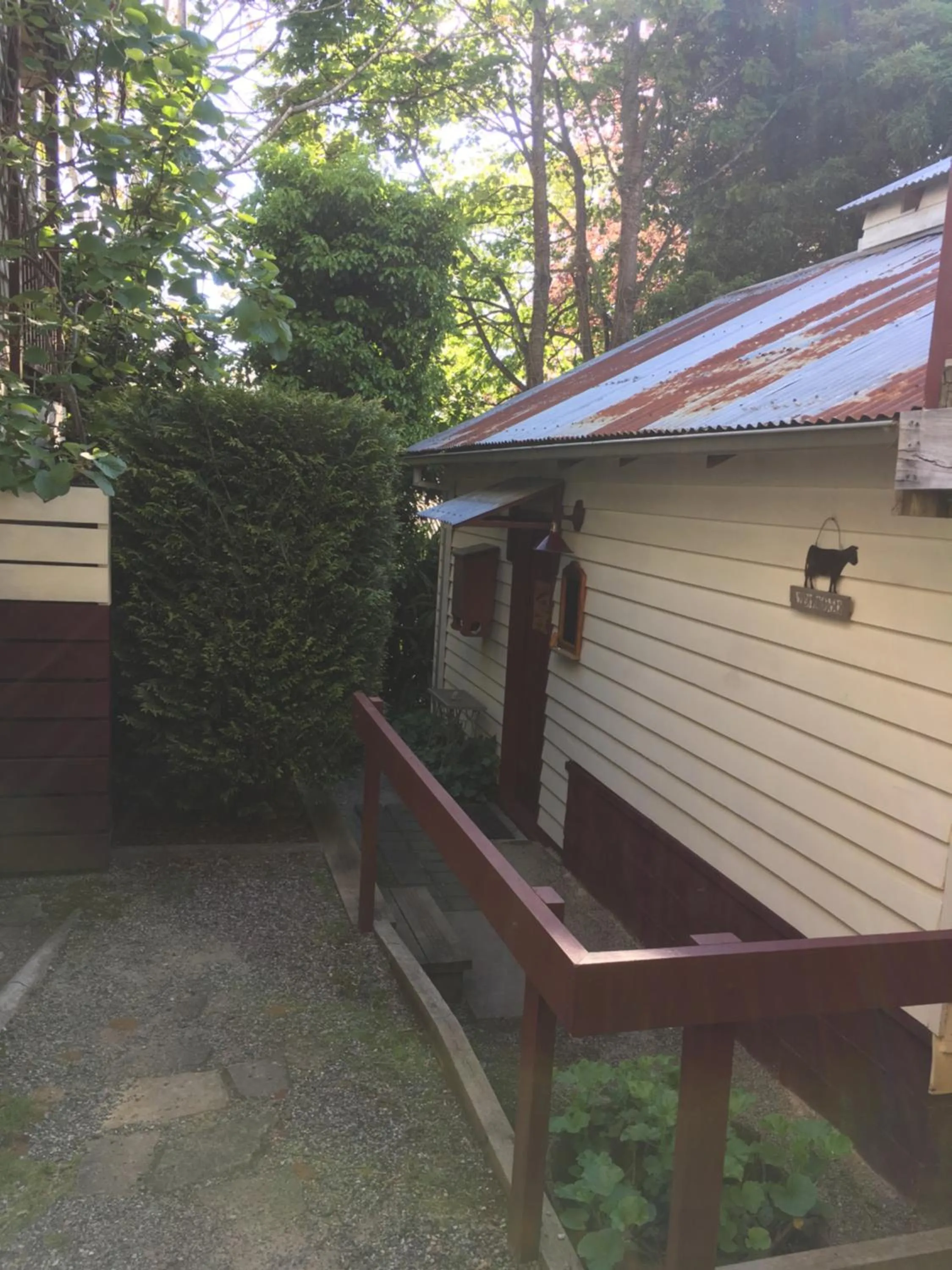 Facade/entrance in Stone's Throw Cottage Bed and Breakfast