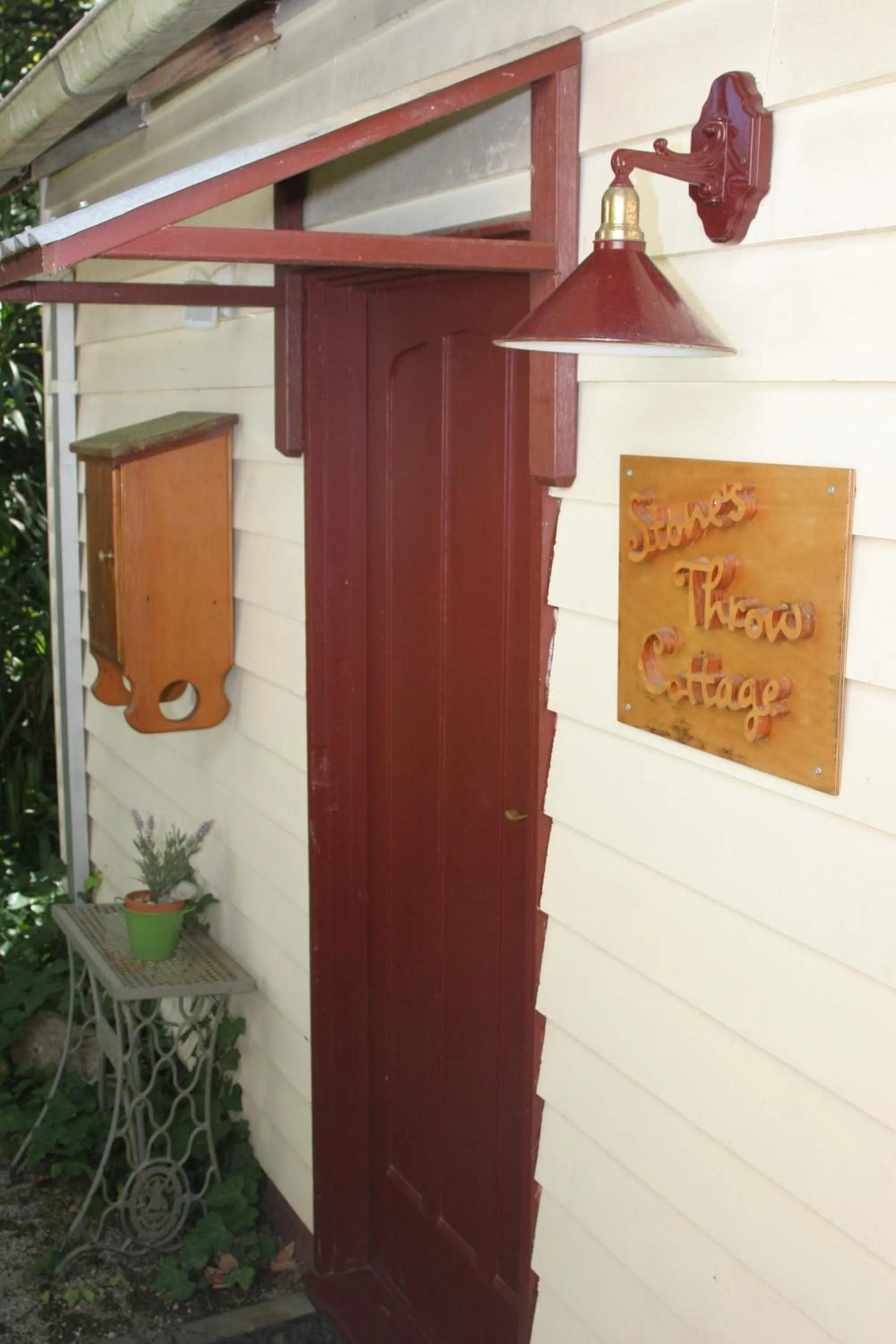 Facade/entrance in Stone's Throw Cottage Bed and Breakfast